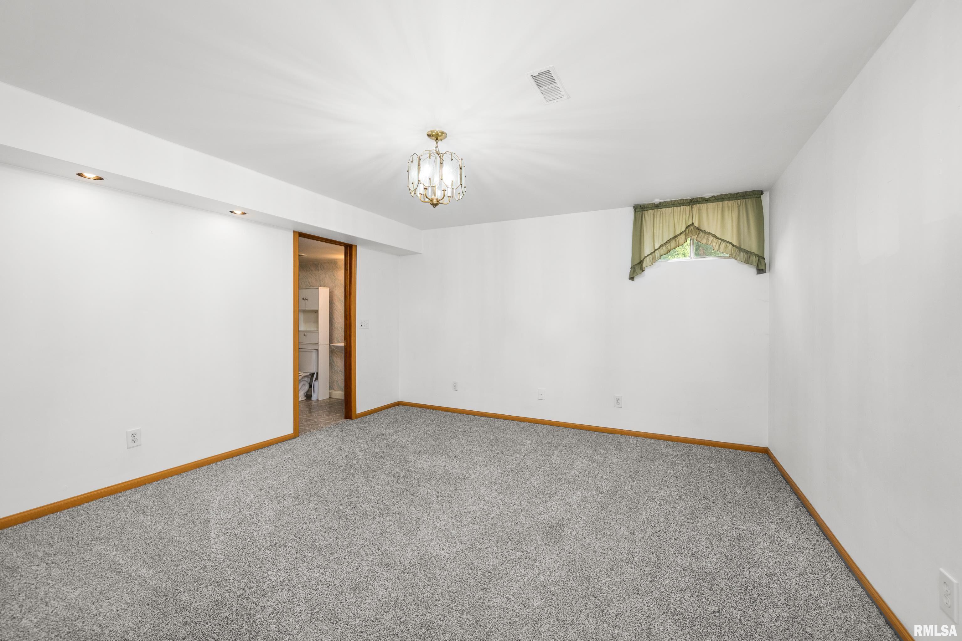 2722 W 34th Street, Davenport, Iowa image 31