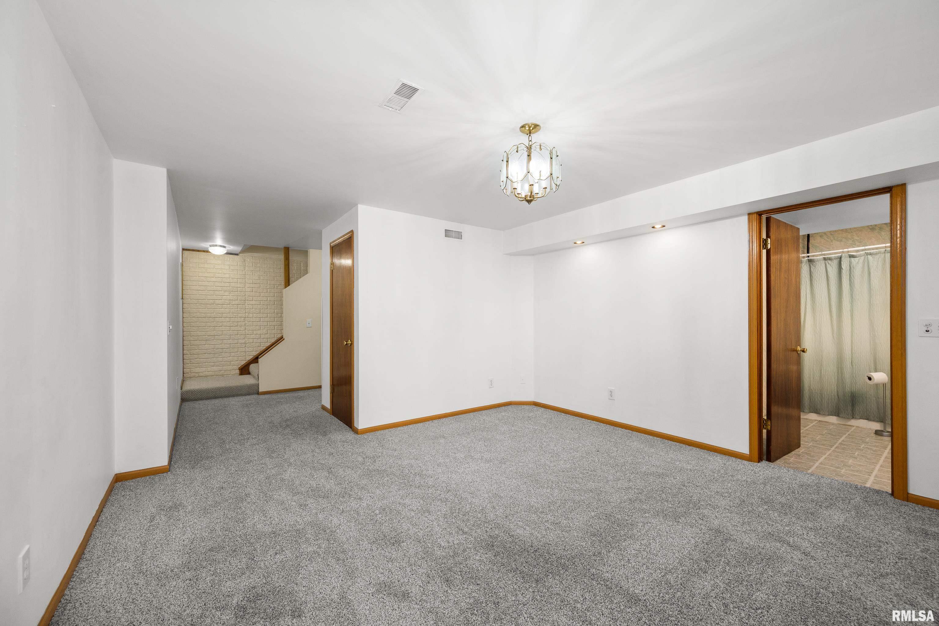 2722 W 34th Street, Davenport, Iowa image 32