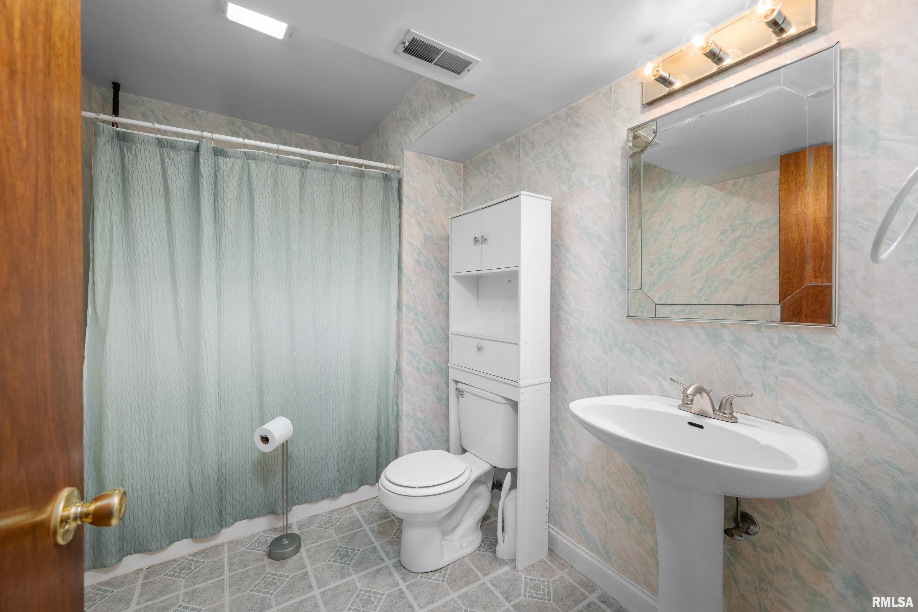 2722 W 34th Street, Davenport, Iowa image 33