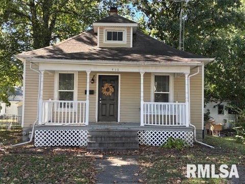 Homes For Sale - 410 Sumner Street<br/> Carlinville, IL 62626