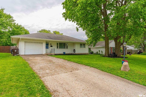 Homes For Sale - 120 White Avenue<br/> Logan County, Lincoln, IL 62656