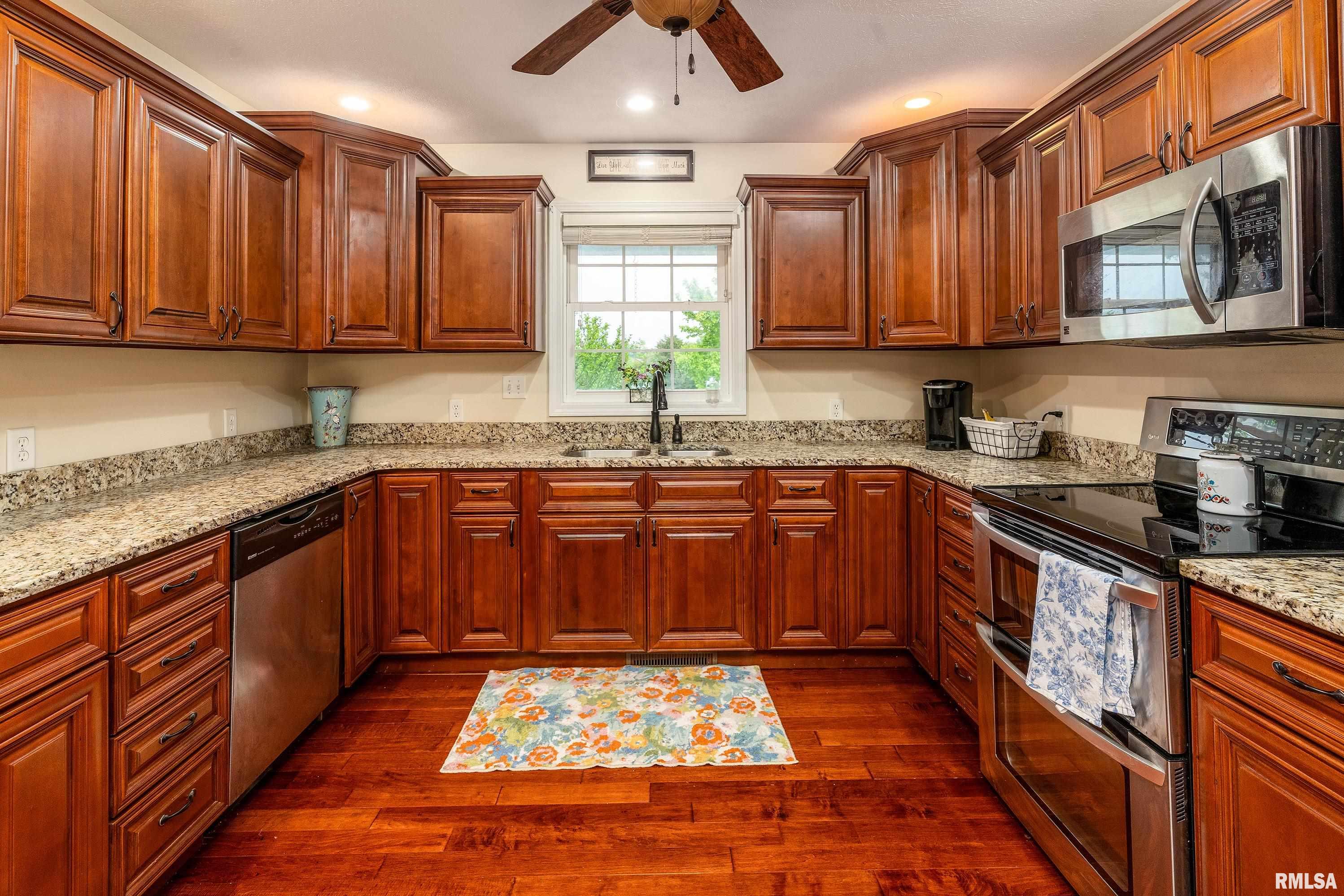 5963 Lakeview Drive, Carterville, Illinois image 8