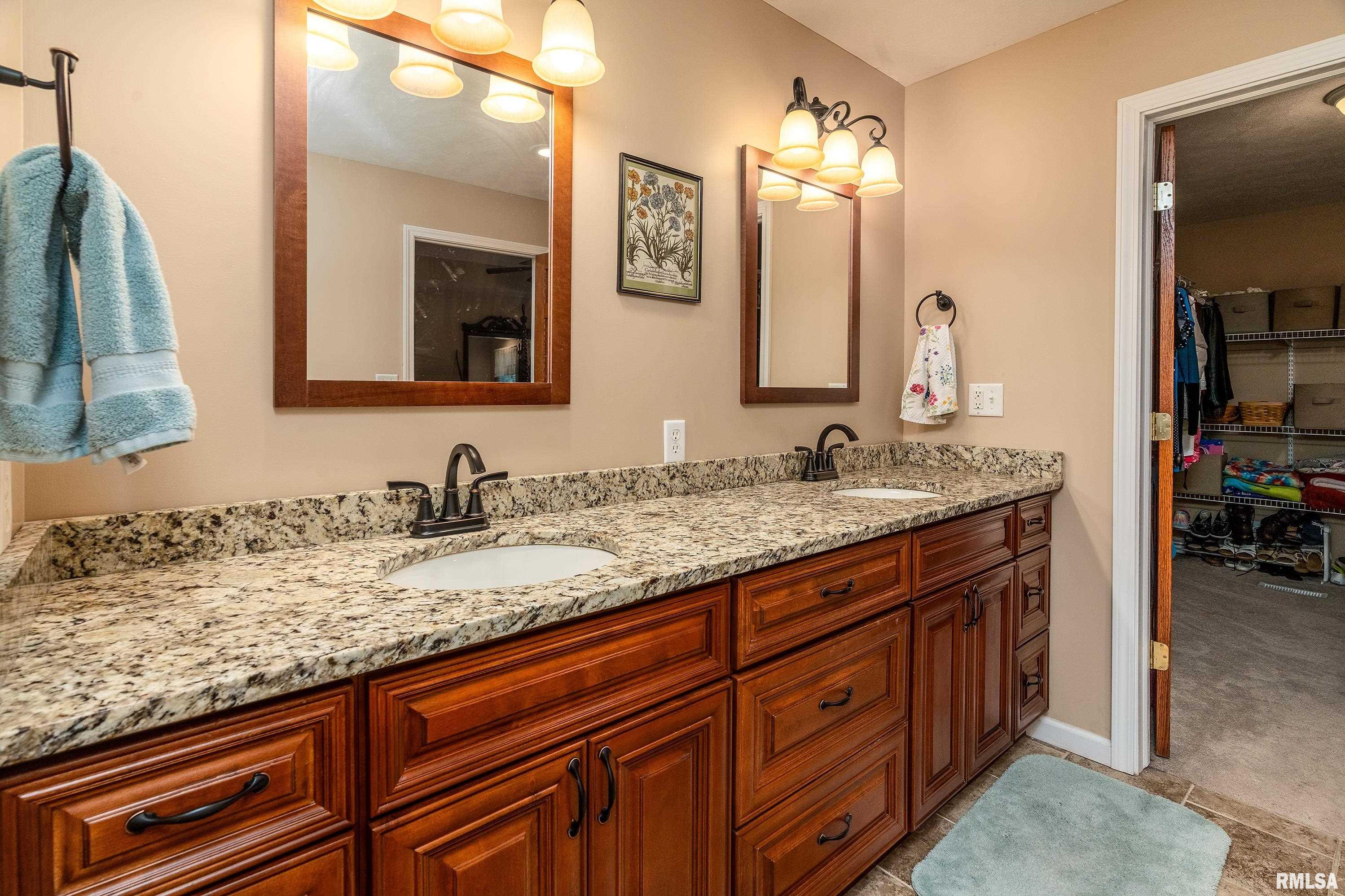 5963 Lakeview Drive, Carterville, Illinois image 16