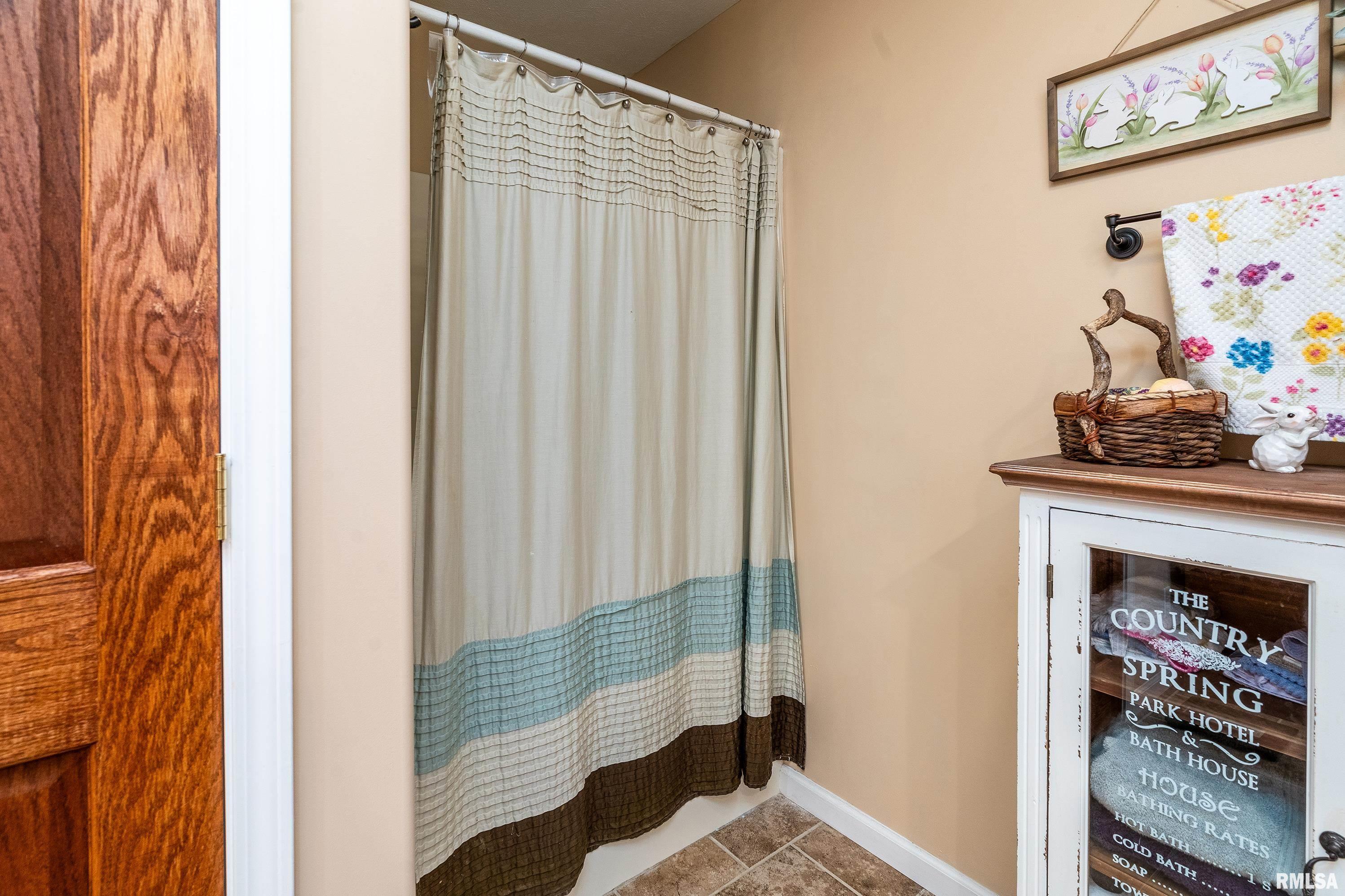 5963 Lakeview Drive, Carterville, Illinois image 17