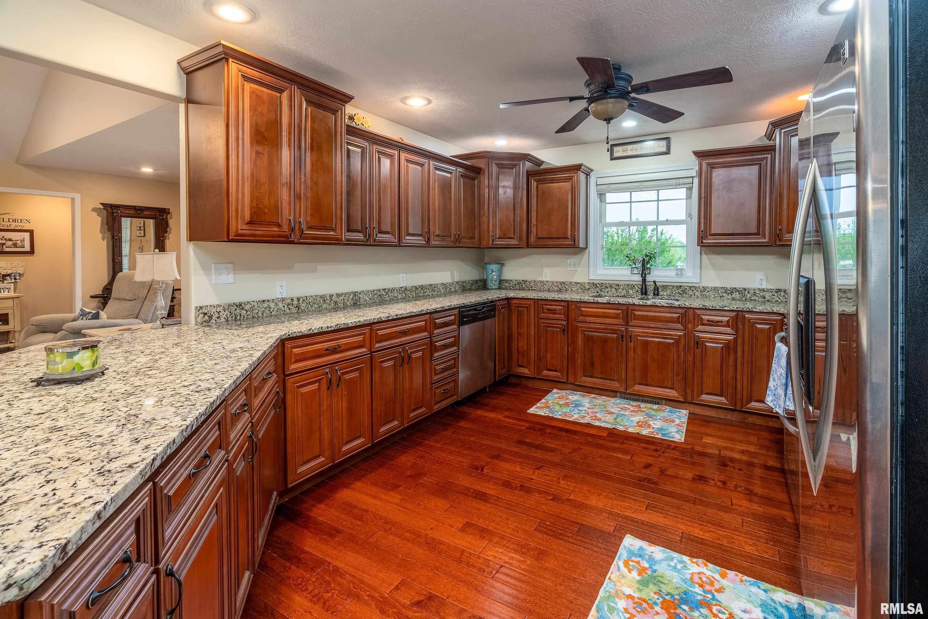 5963 Lakeview Drive, Carterville, Illinois image 7