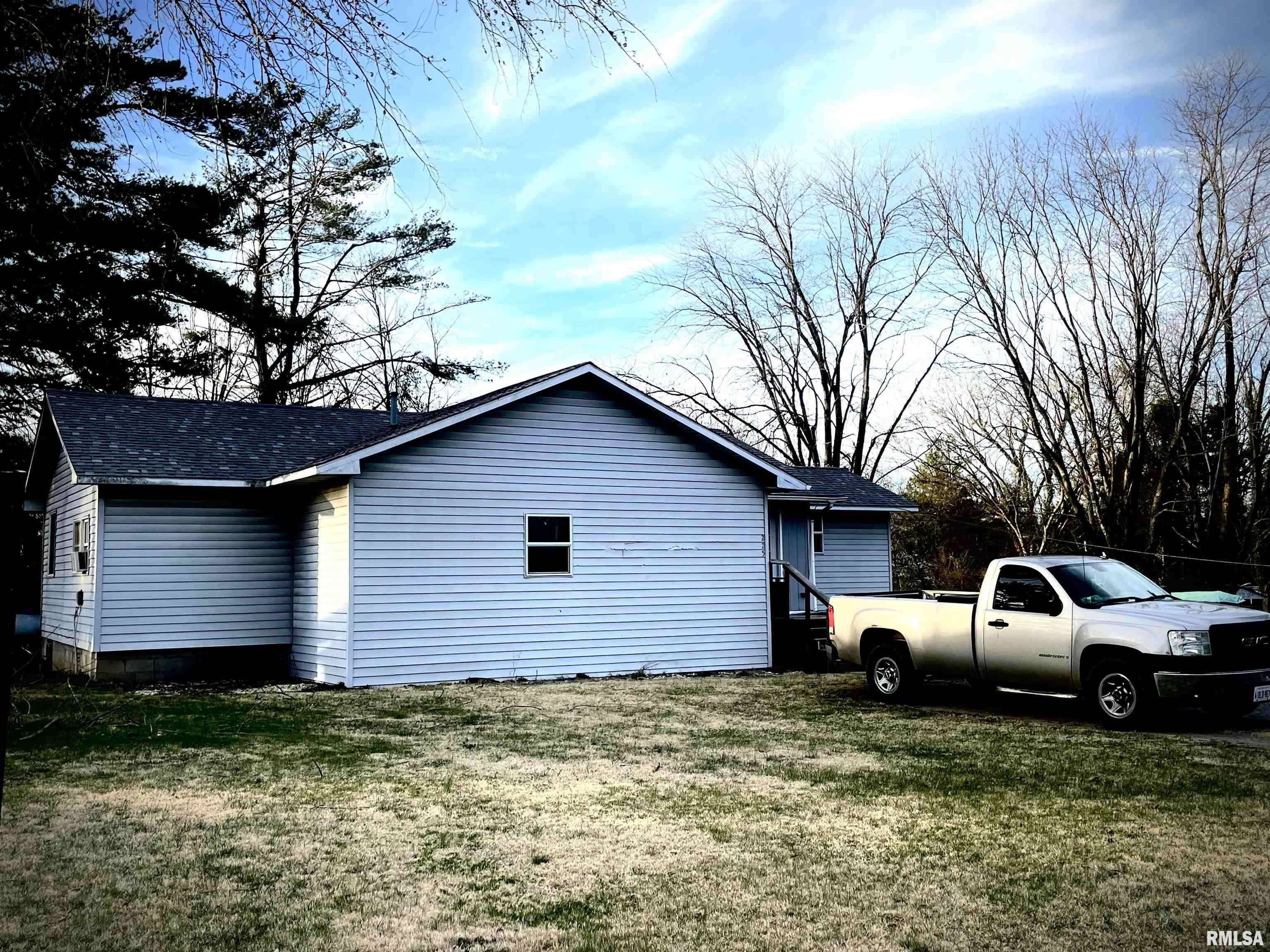 225 Arrowhead Drive, Goreville, Illinois image 2