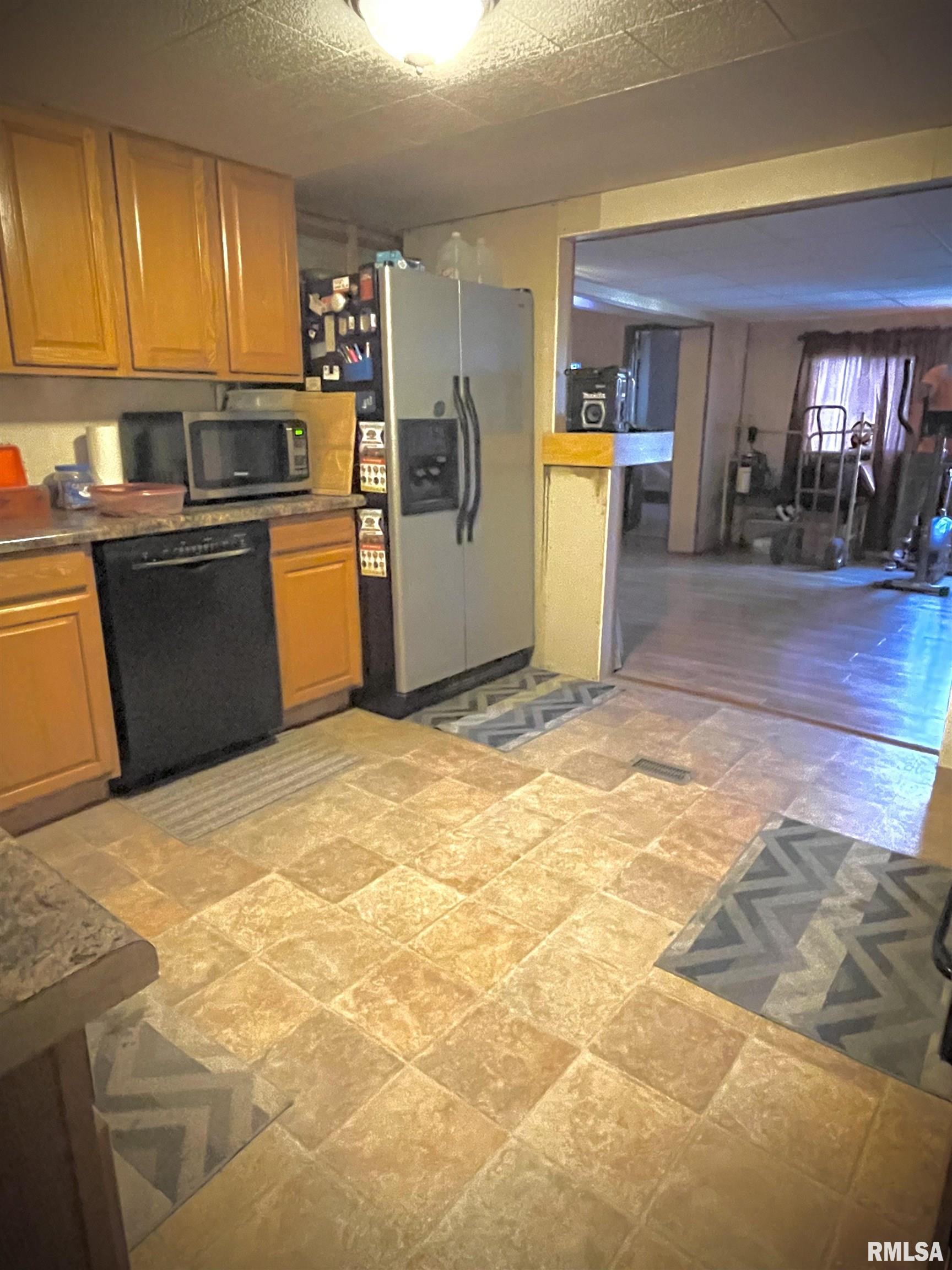 225 Arrowhead Drive, Goreville, Illinois image 9
