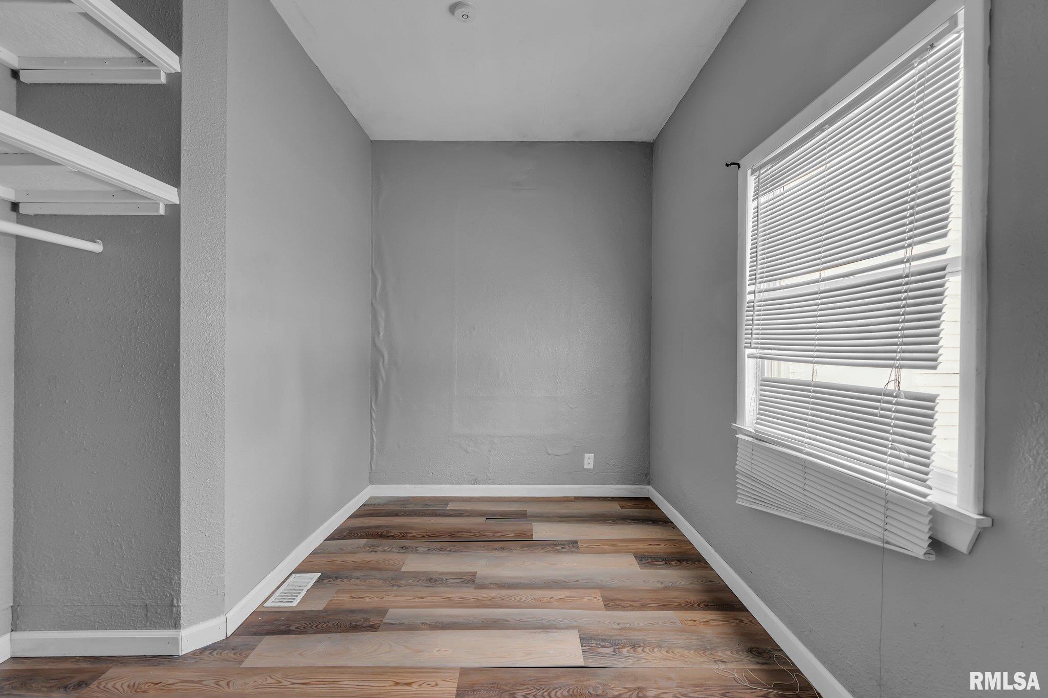 217 N 5th Avenue, New Windsor, Illinois image 15