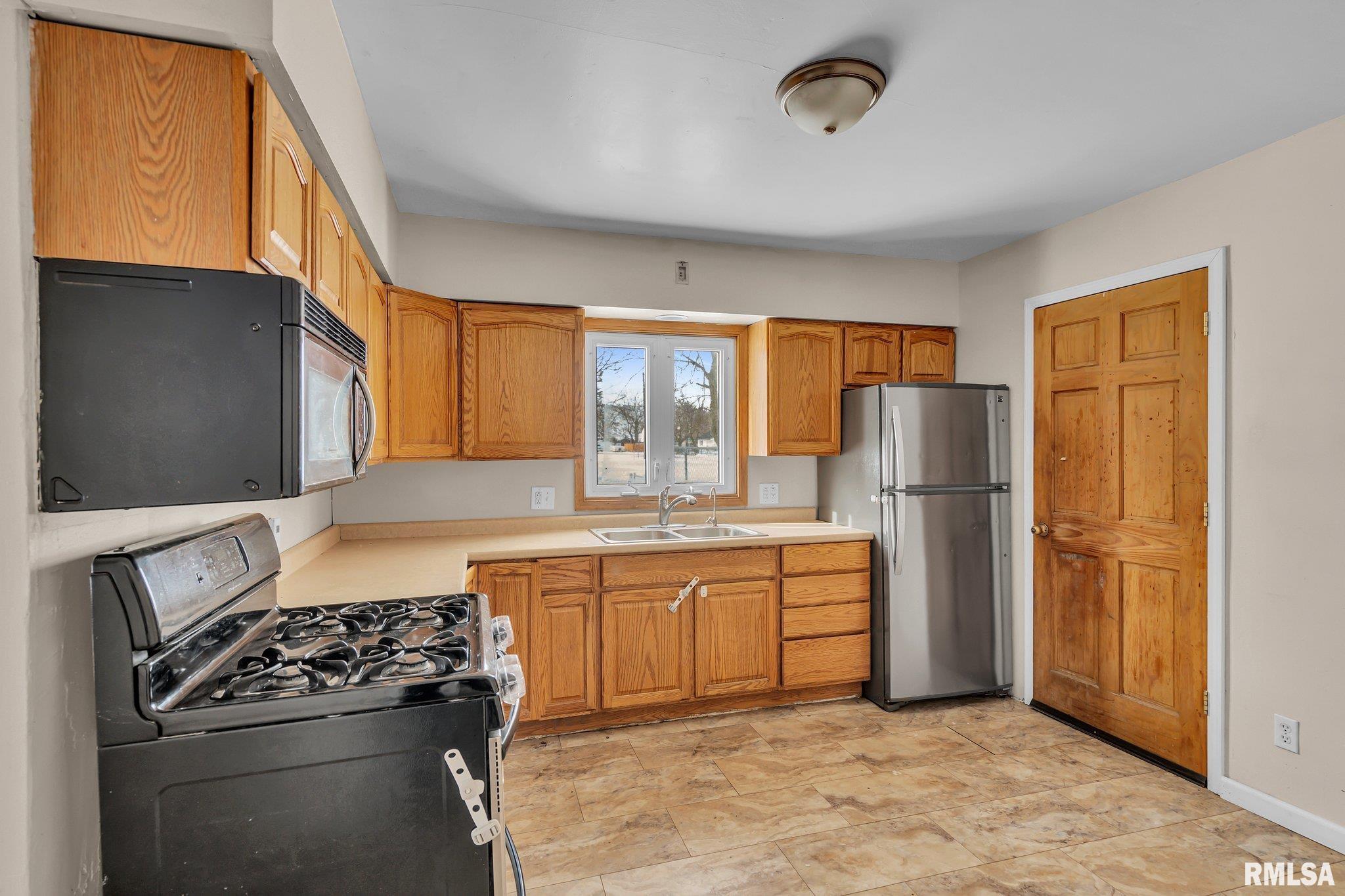 217 N 5th Avenue, New Windsor, Illinois image 7