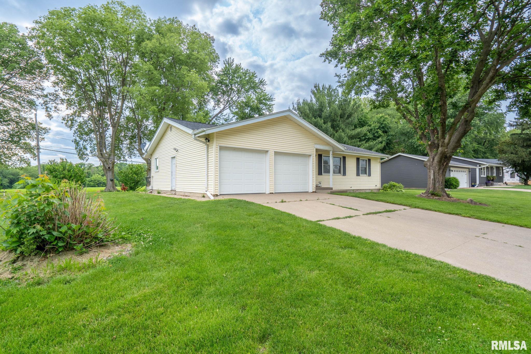 807 18th Street, Rapids City, Illinois image 2