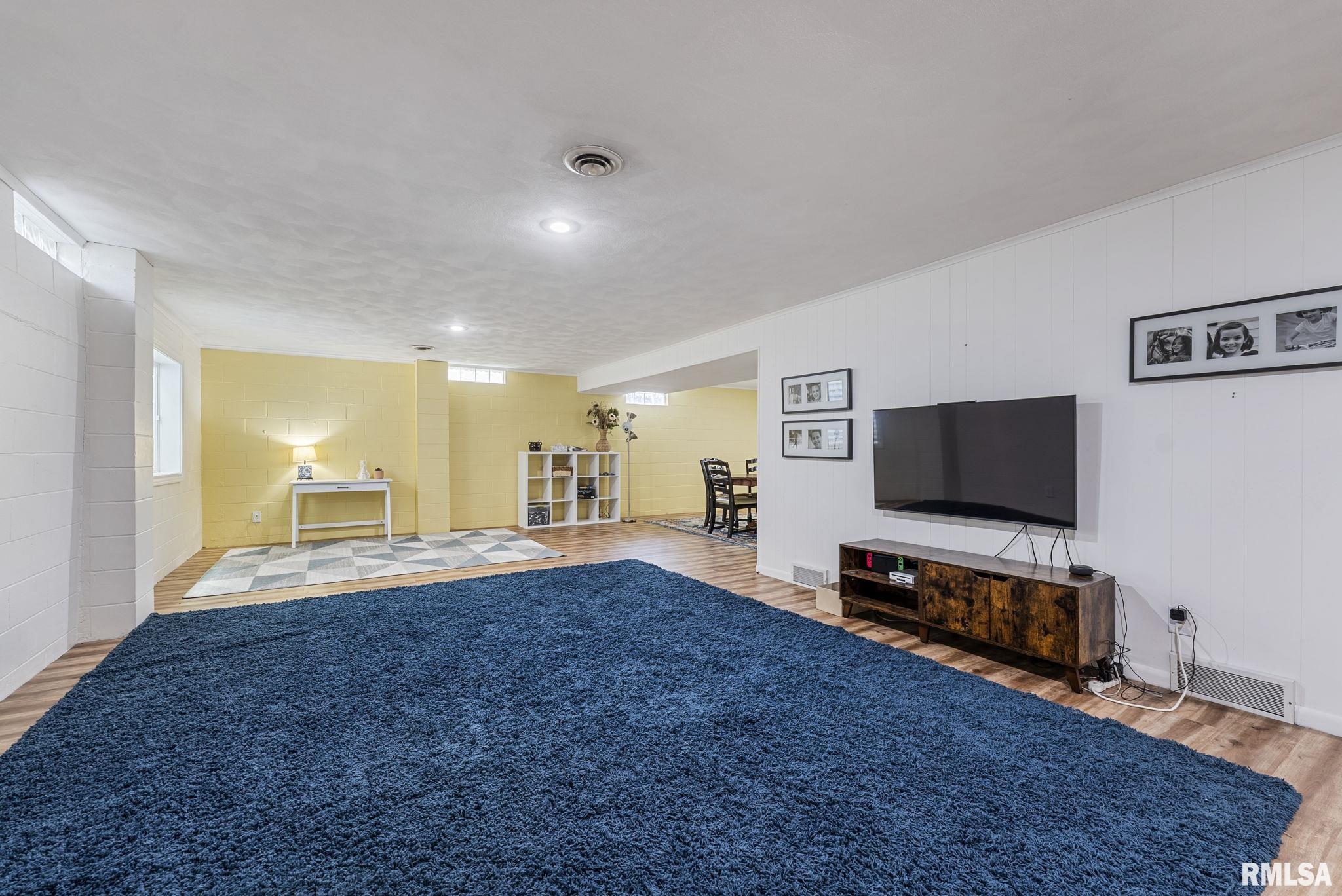 334 W Cedar Lane Drive, Walcott, Iowa image 16