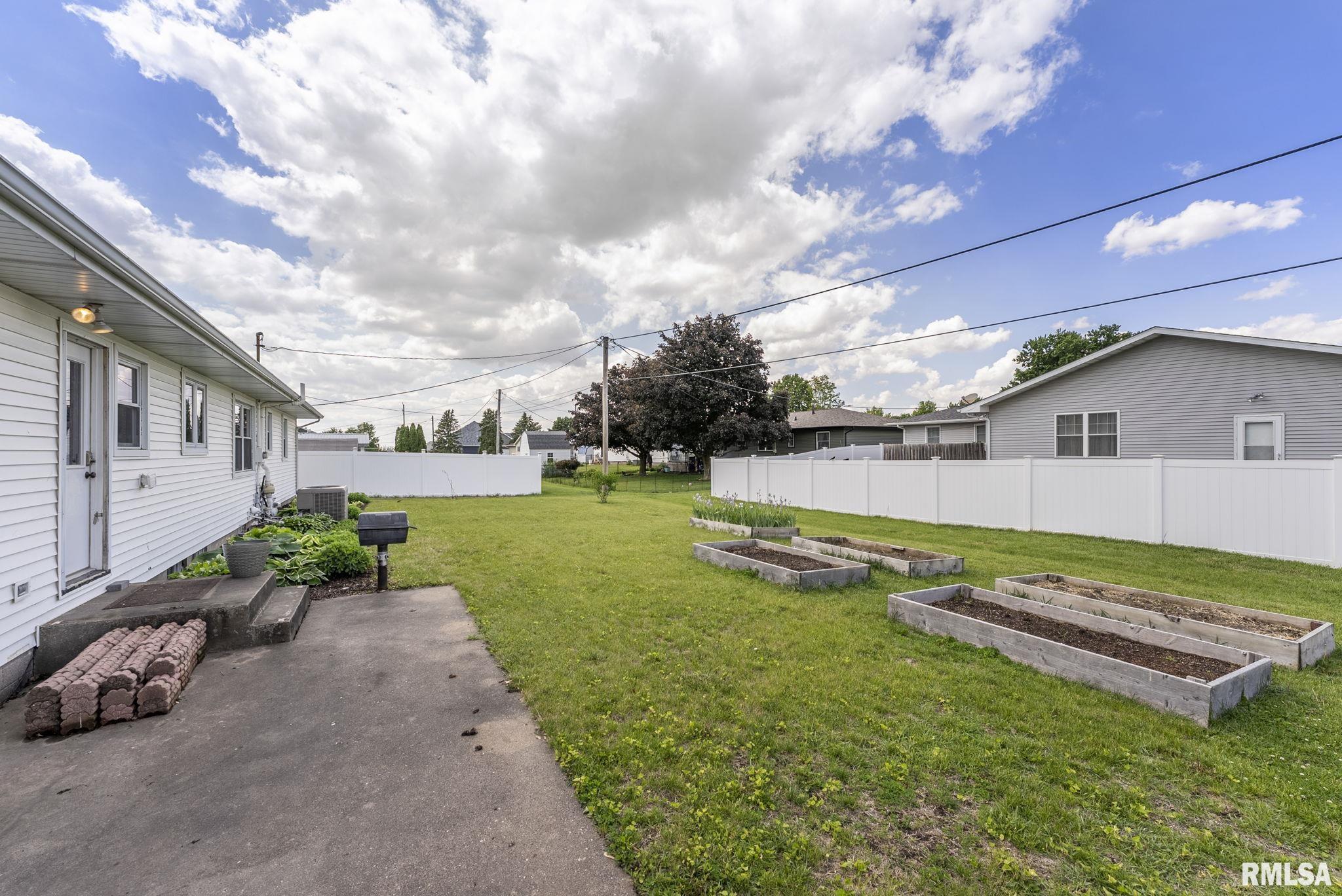 334 W Cedar Lane Drive, Walcott, Iowa image 24