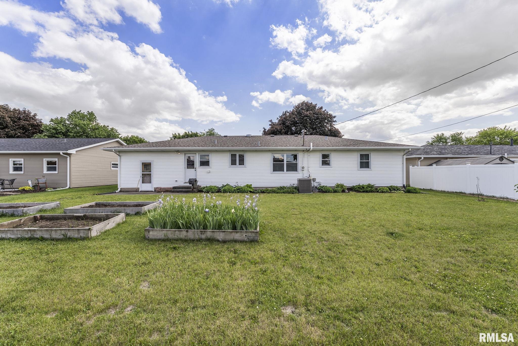 334 W Cedar Lane Drive, Walcott, Iowa image 26