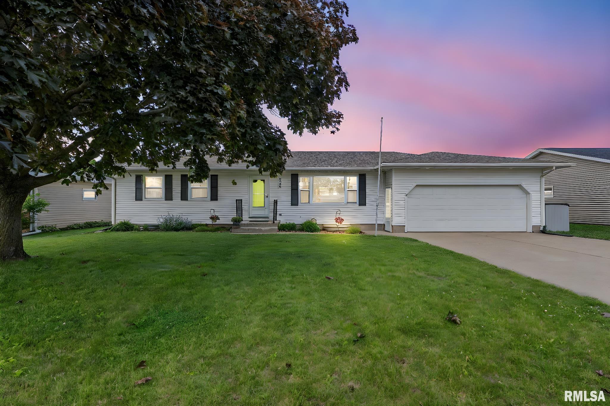 334 W Cedar Lane Drive, Walcott, Iowa image 1