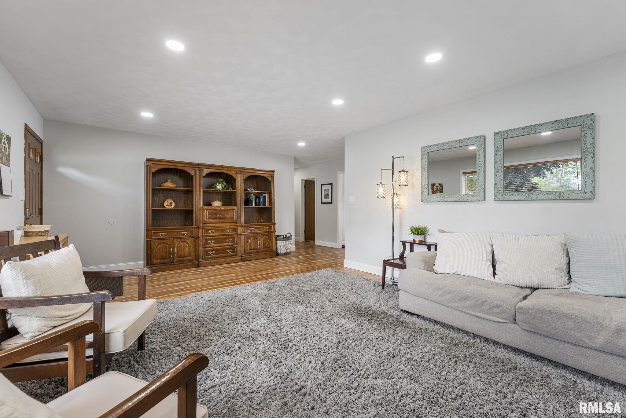 334 W Cedar Lane Drive, Walcott, Iowa image 3