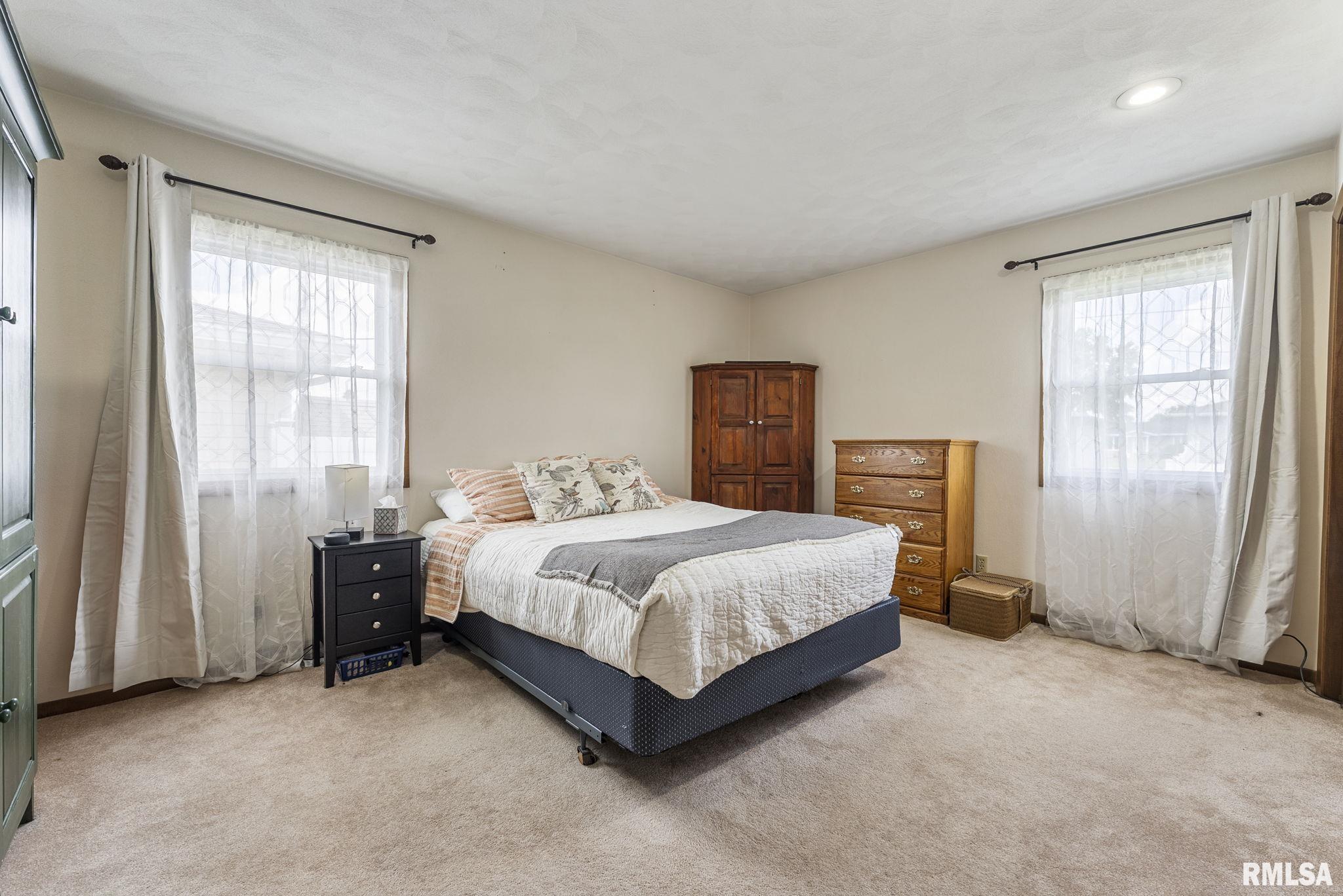 334 W Cedar Lane Drive, Walcott, Iowa image 11