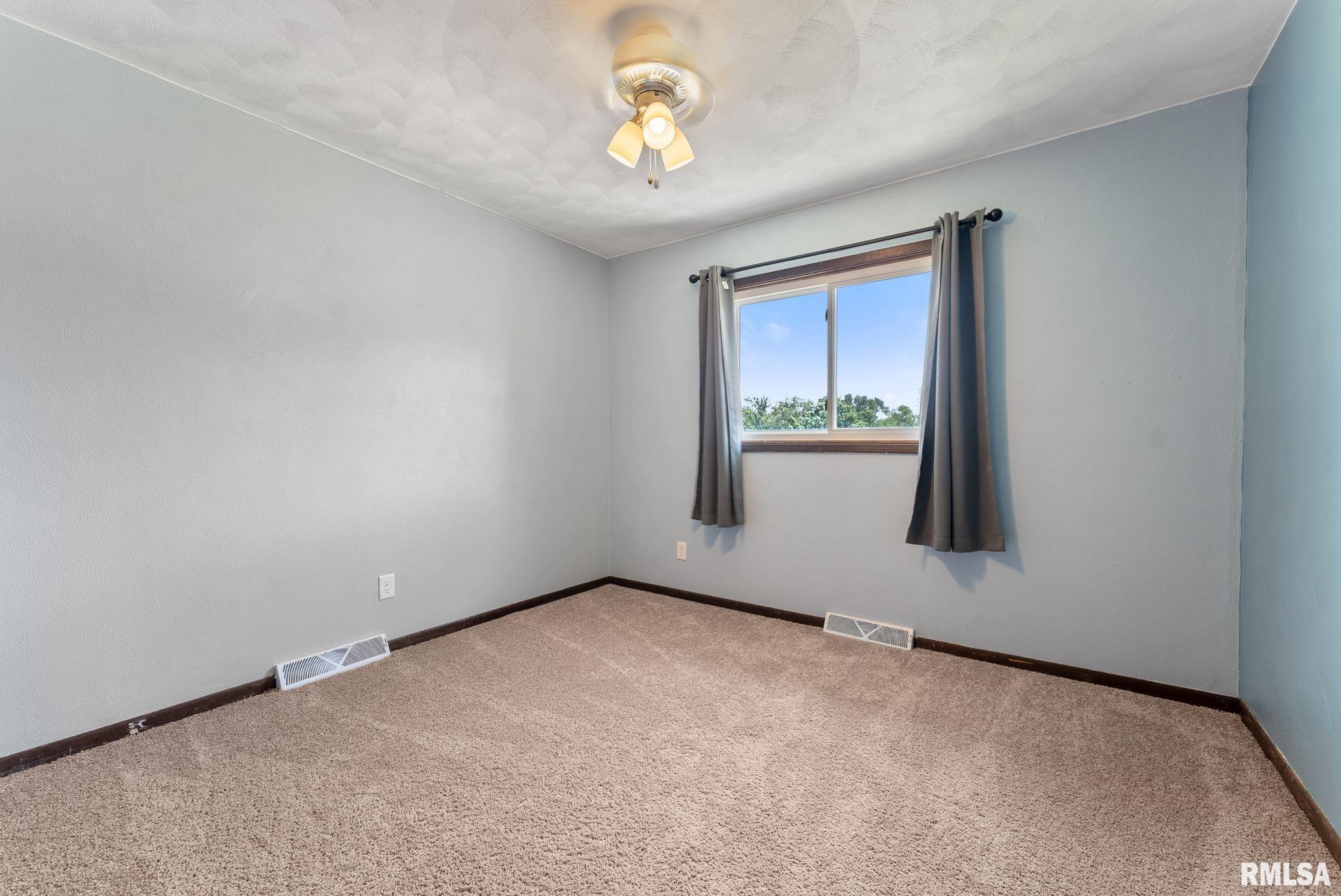 1409 10th Avenue, Viola, Illinois image 13