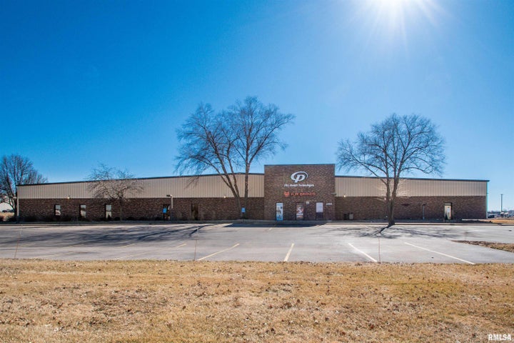 Photo 1 of 67 — 1805 Riverway Drive, Pekin, IL 61554