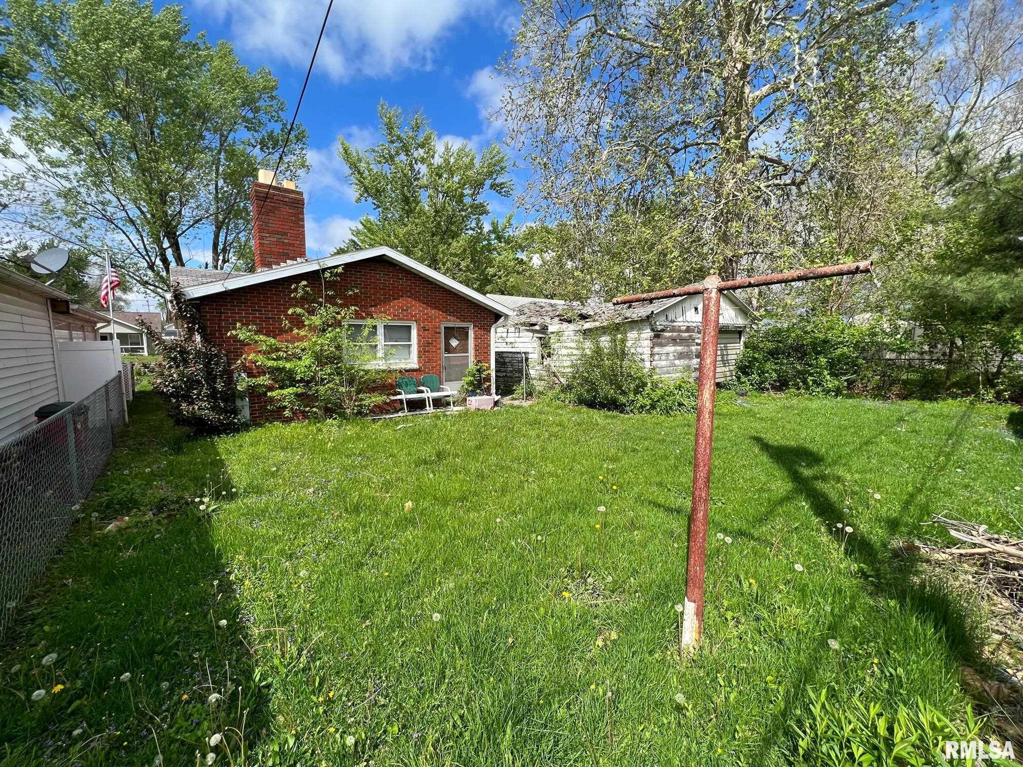 1413 3rd Street, Lincoln, Illinois image 3