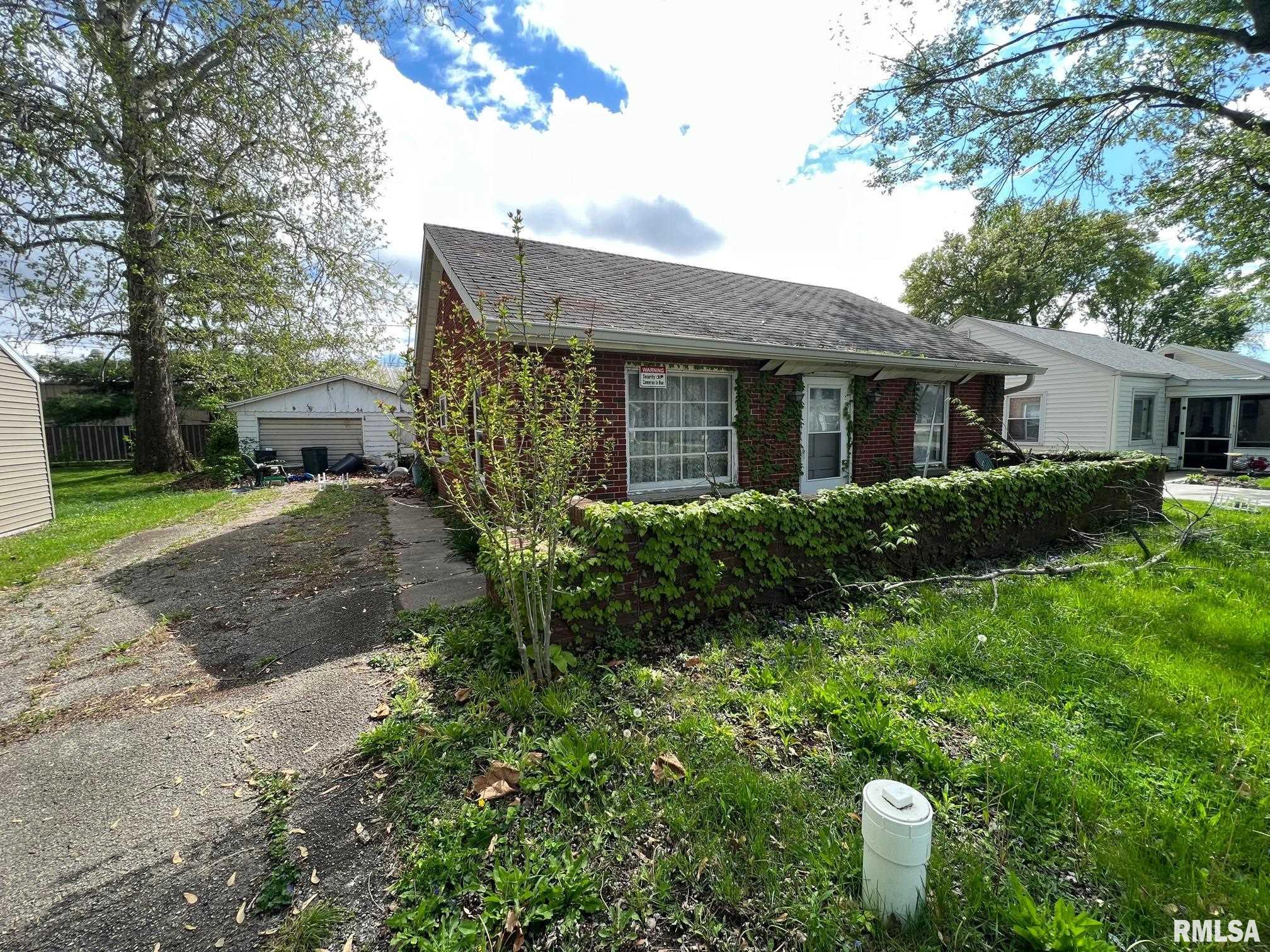 1413 3rd Street, Lincoln, Illinois image 2