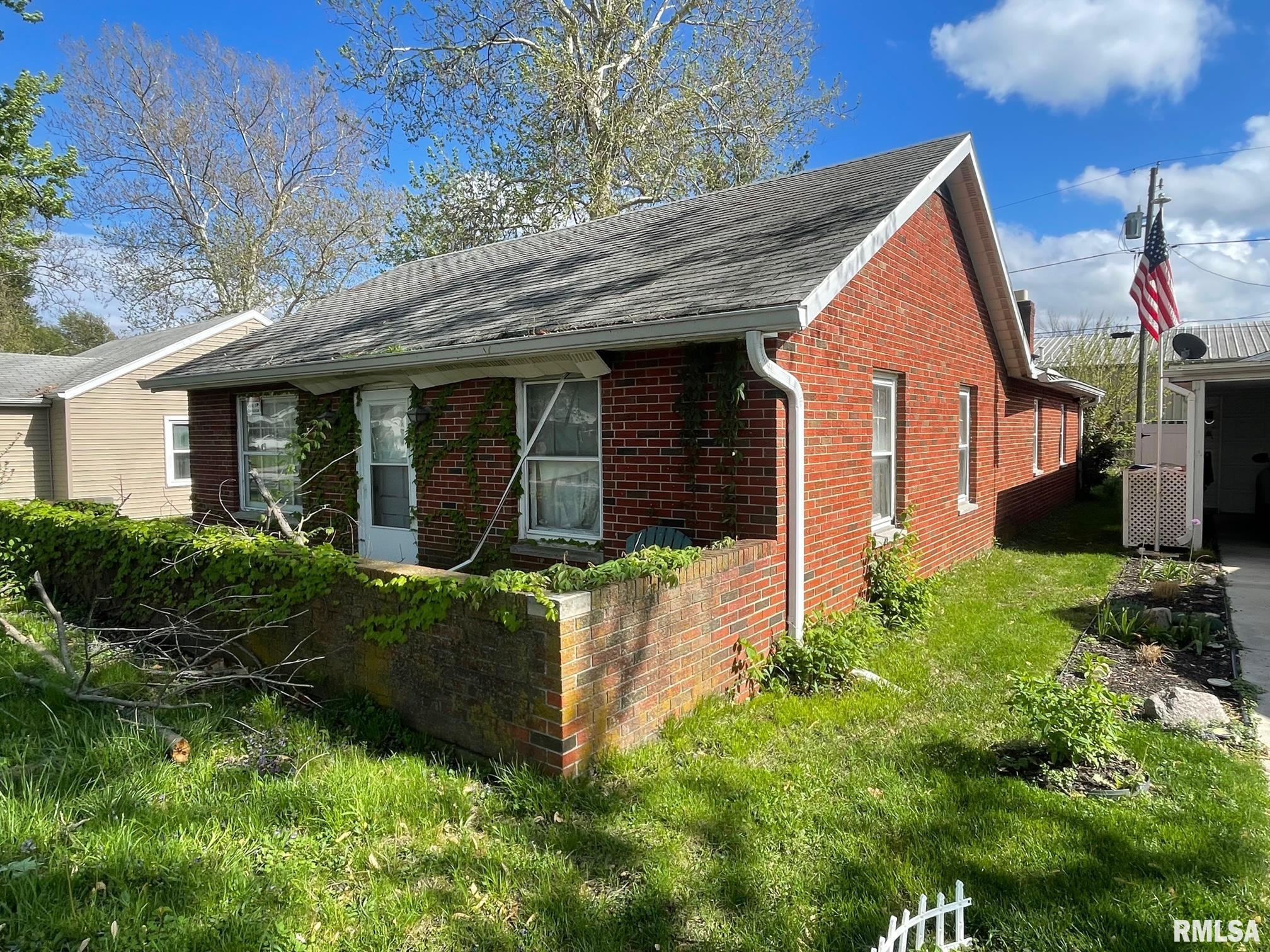 1413 3rd Street, Lincoln, Illinois image 1