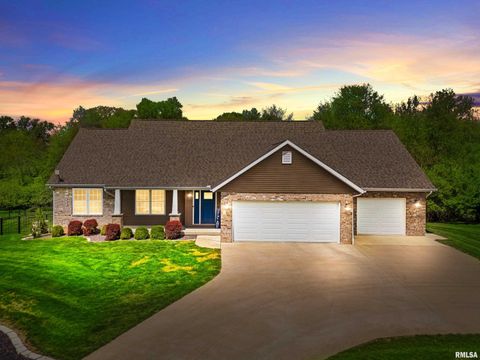 Photo of 4 VALLEY HIGH Drive, Pekin, IL 61554 (MLS # PA1266110)