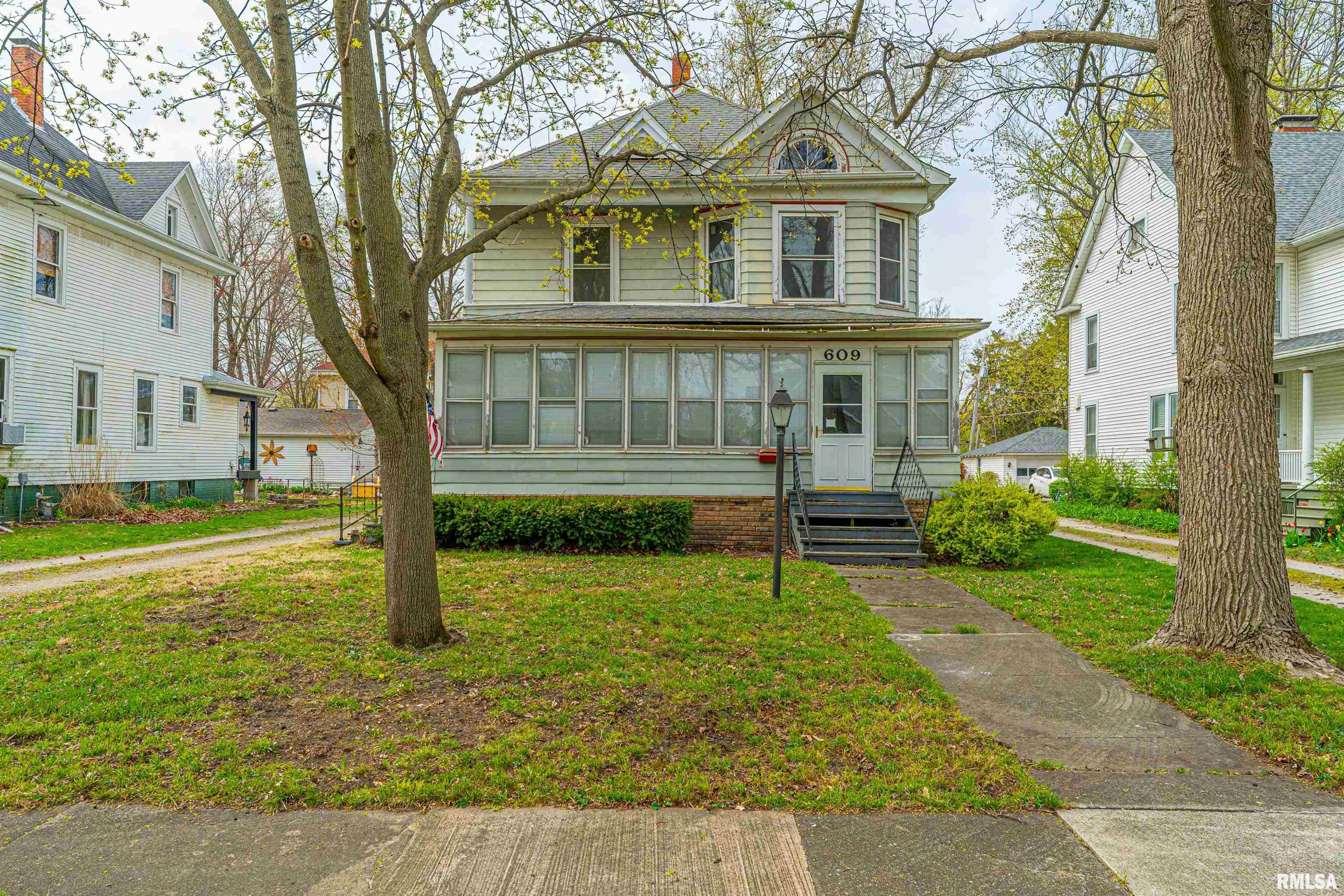609 College Avenue, Lincoln, Illinois image 2