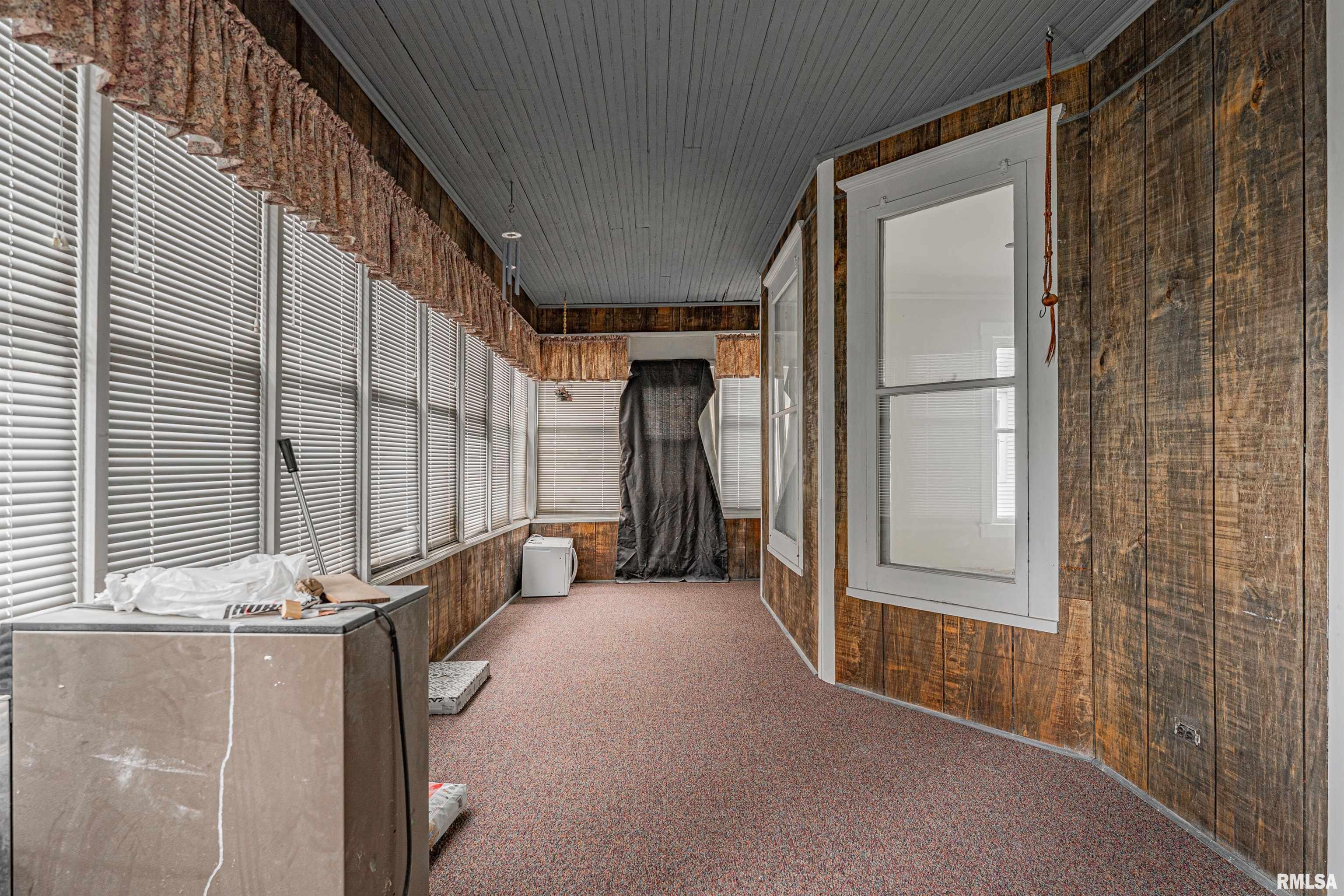 609 College Avenue, Lincoln, Illinois image 3