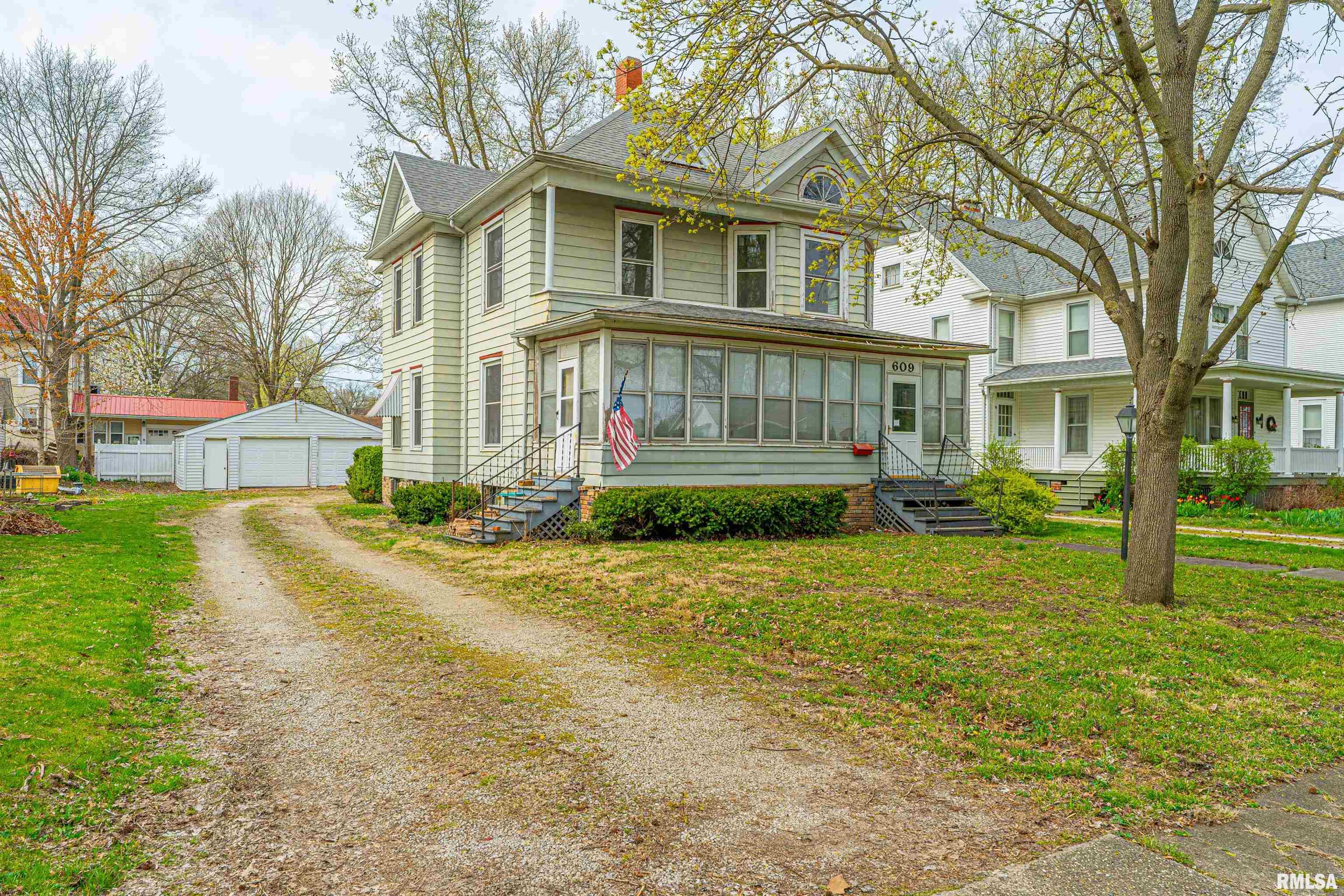 609 College Avenue, Lincoln, Illinois image 1