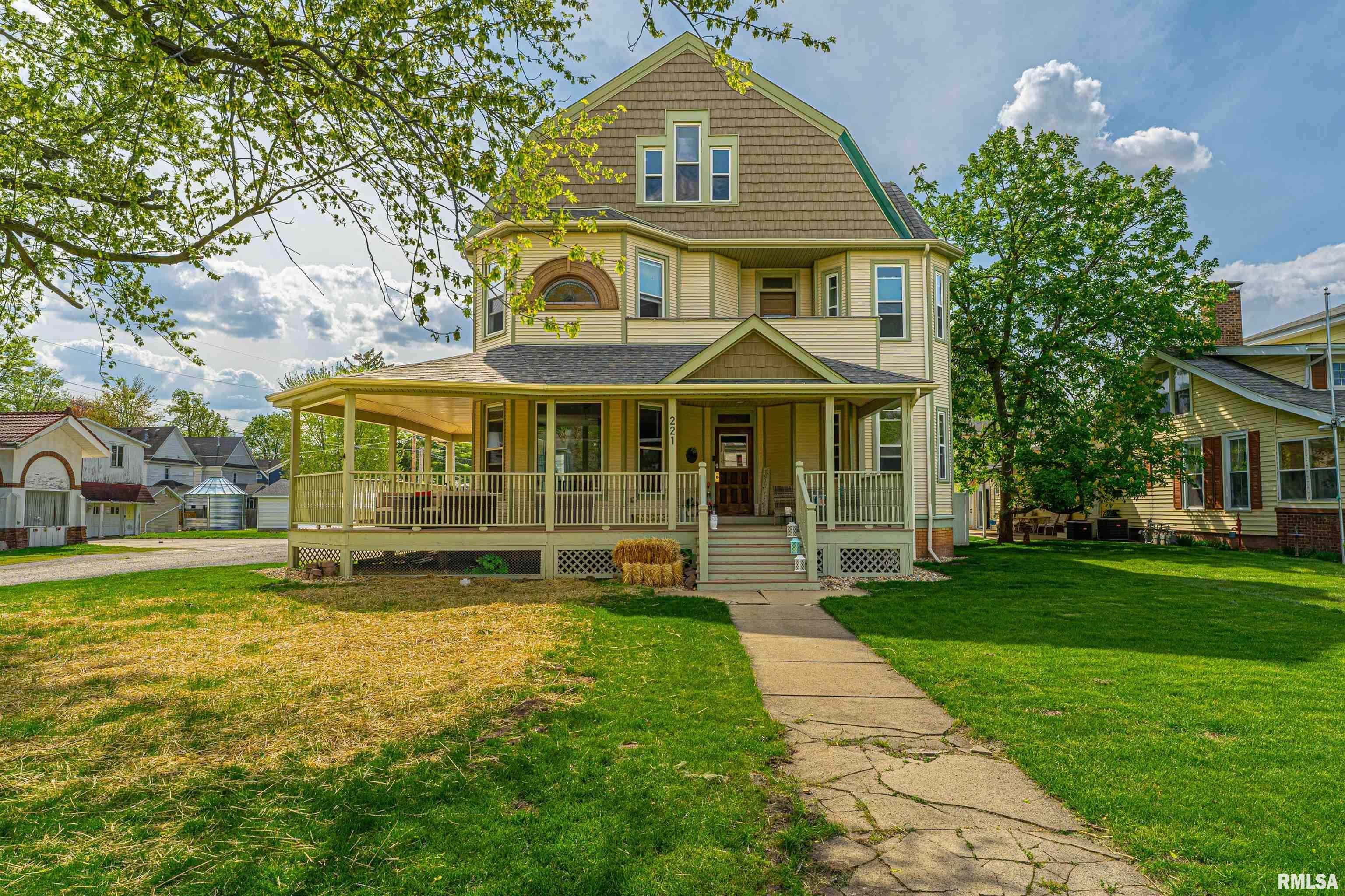 221 N Union Street, Lincoln, Illinois image 1