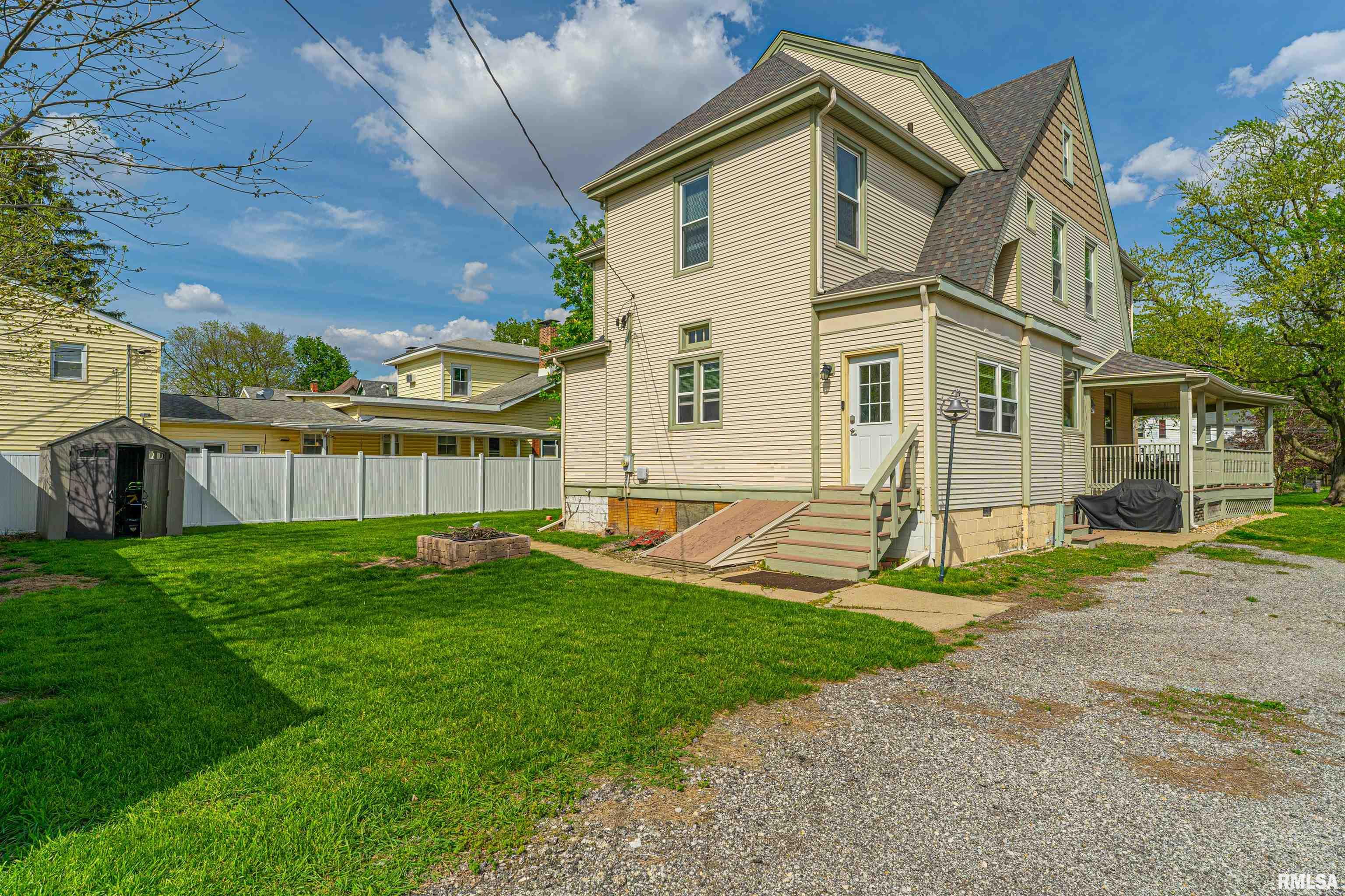 221 N Union Street, Lincoln, Illinois image 47