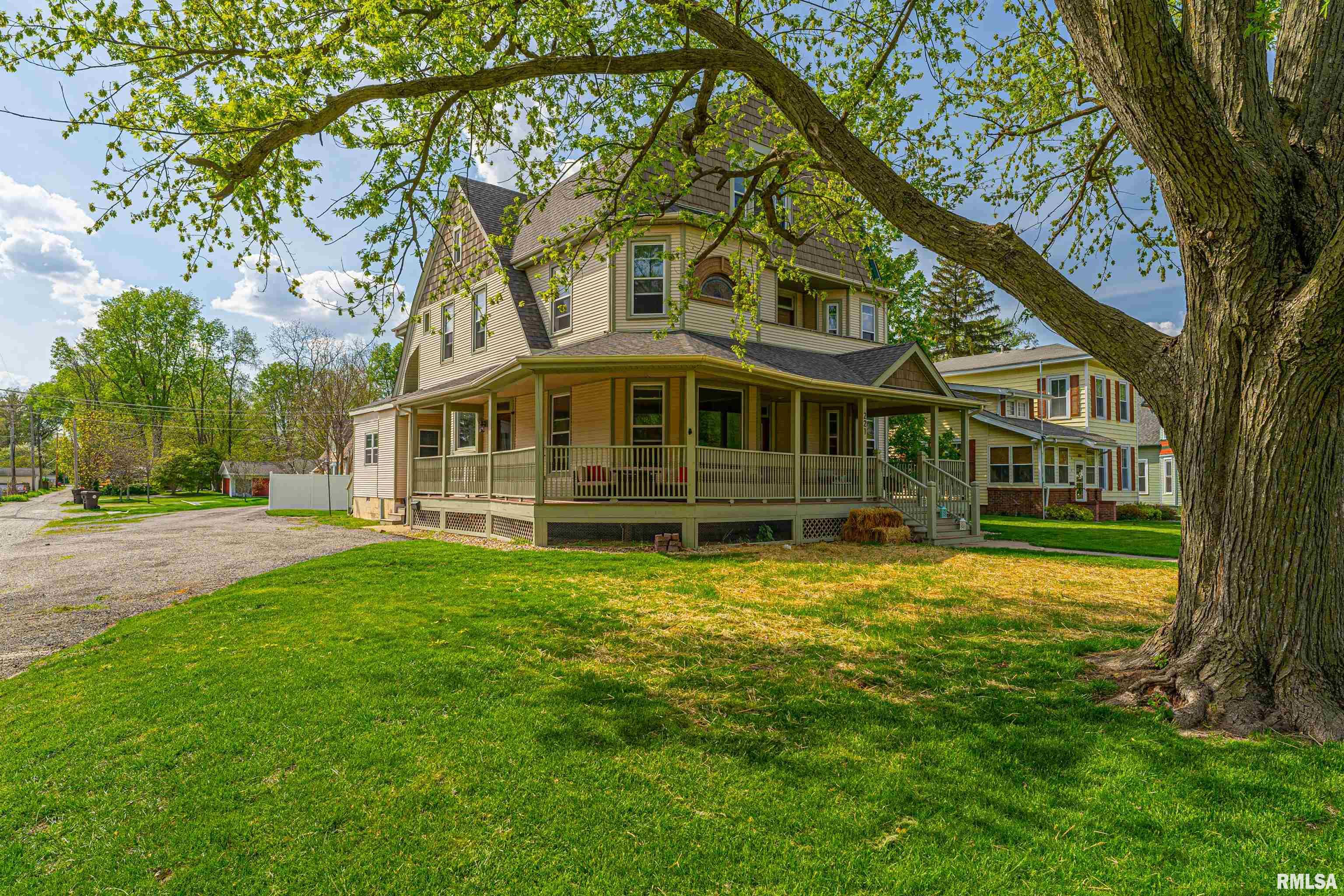221 N Union Street, Lincoln, Illinois image 2