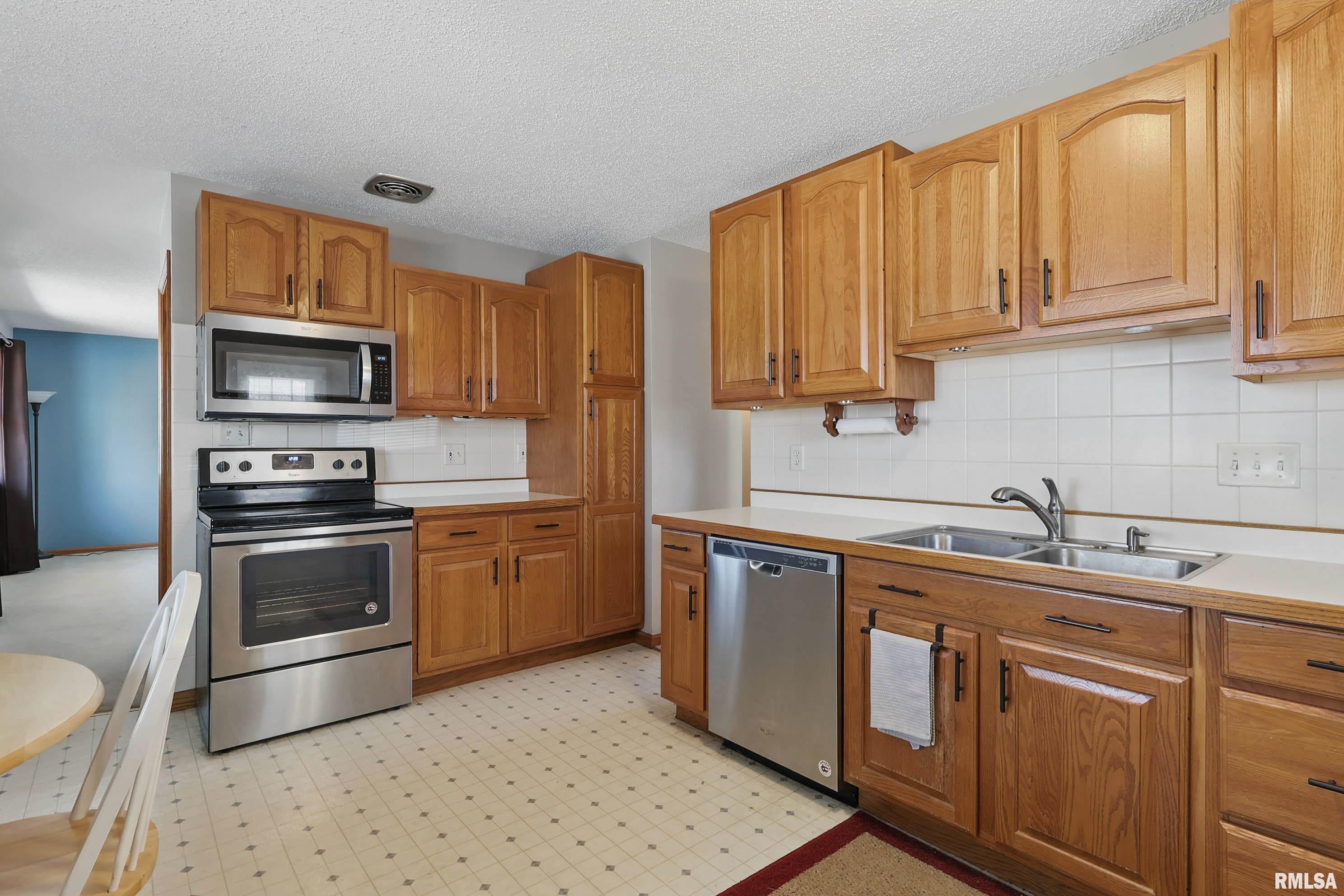 3534 4th Street, East Moline, Illinois image 8