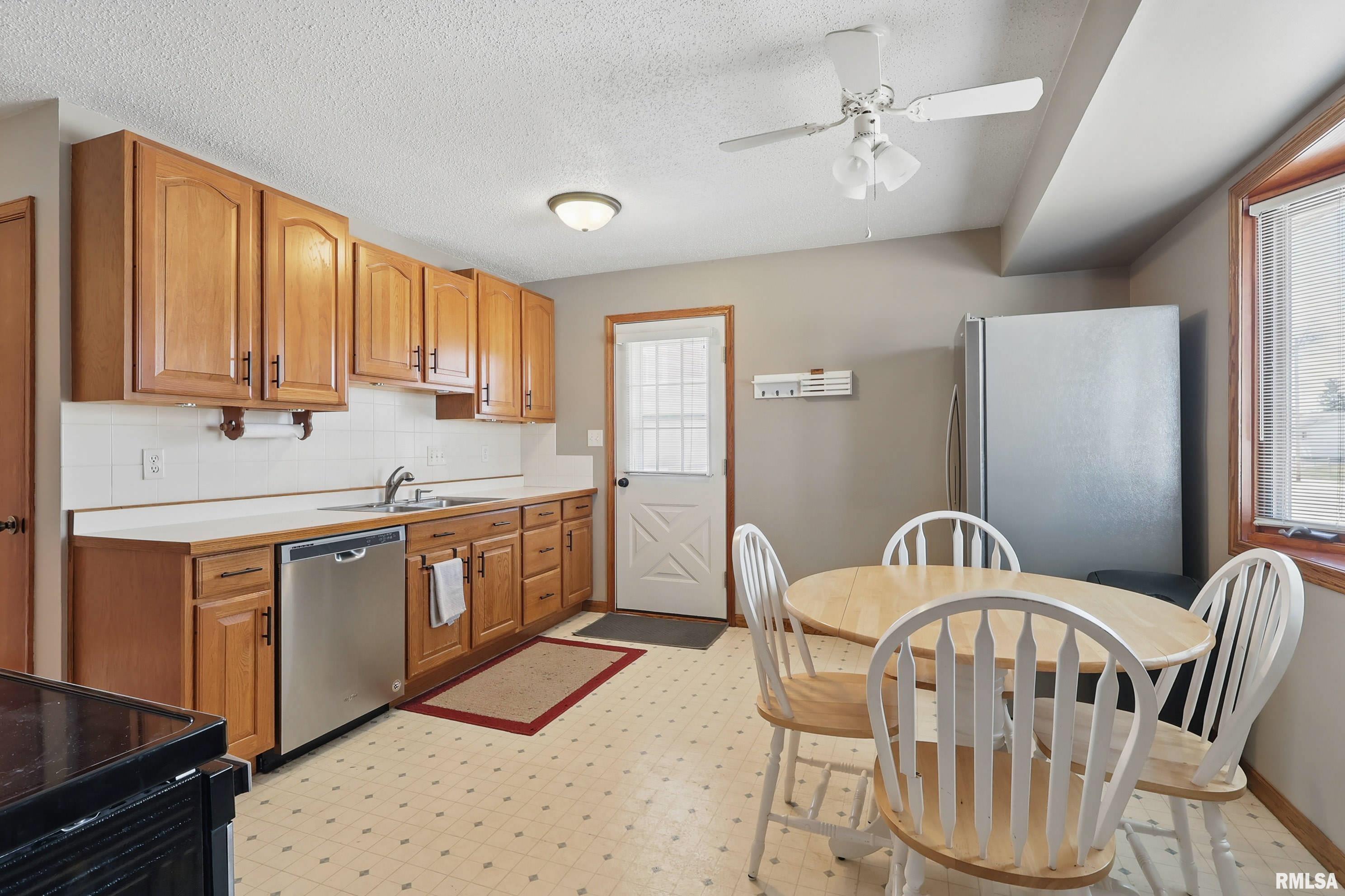 3534 4th Street, East Moline, Illinois image 7