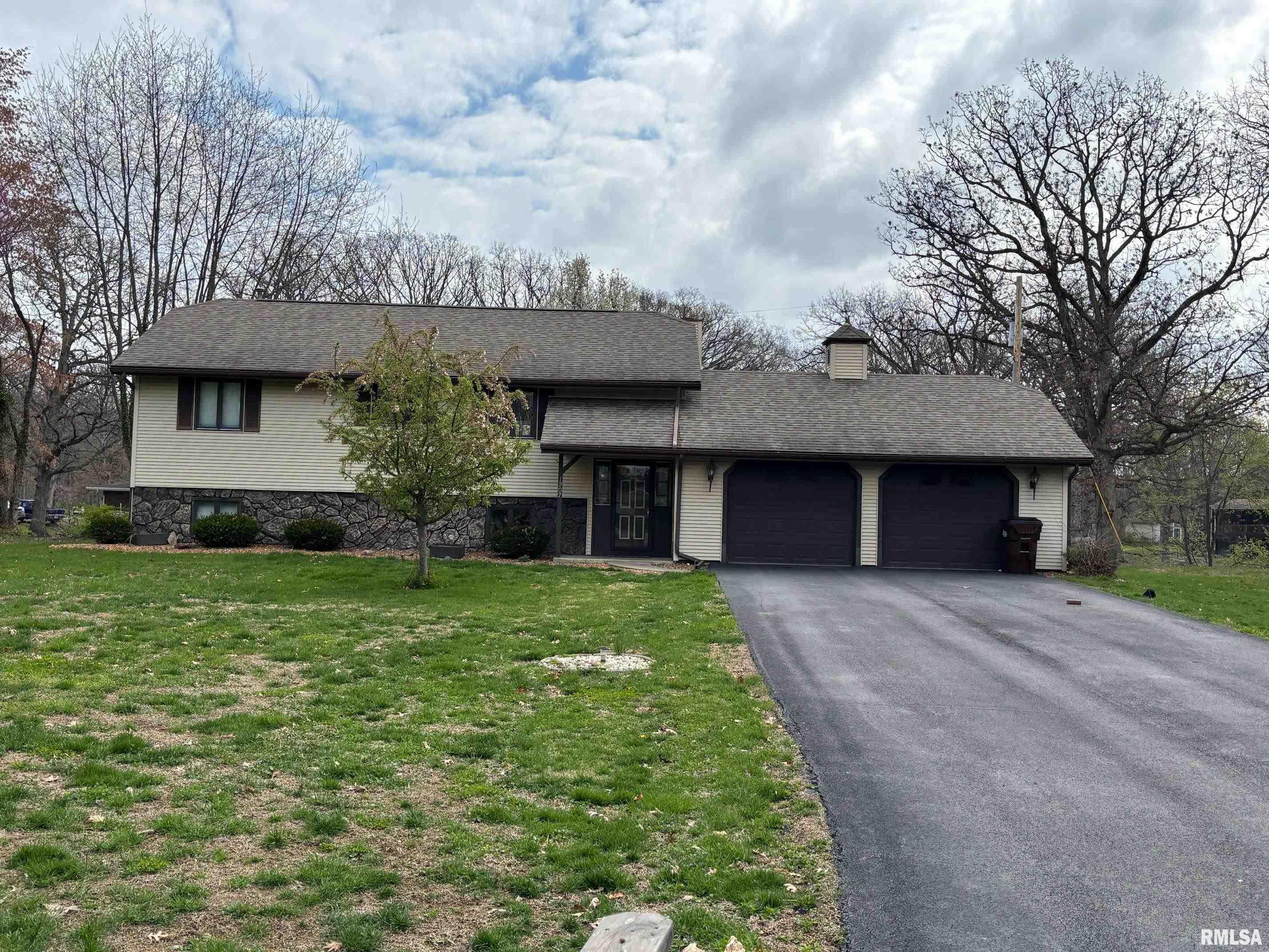 1207 Roosevelt Road, Taylorville, Illinois image 1