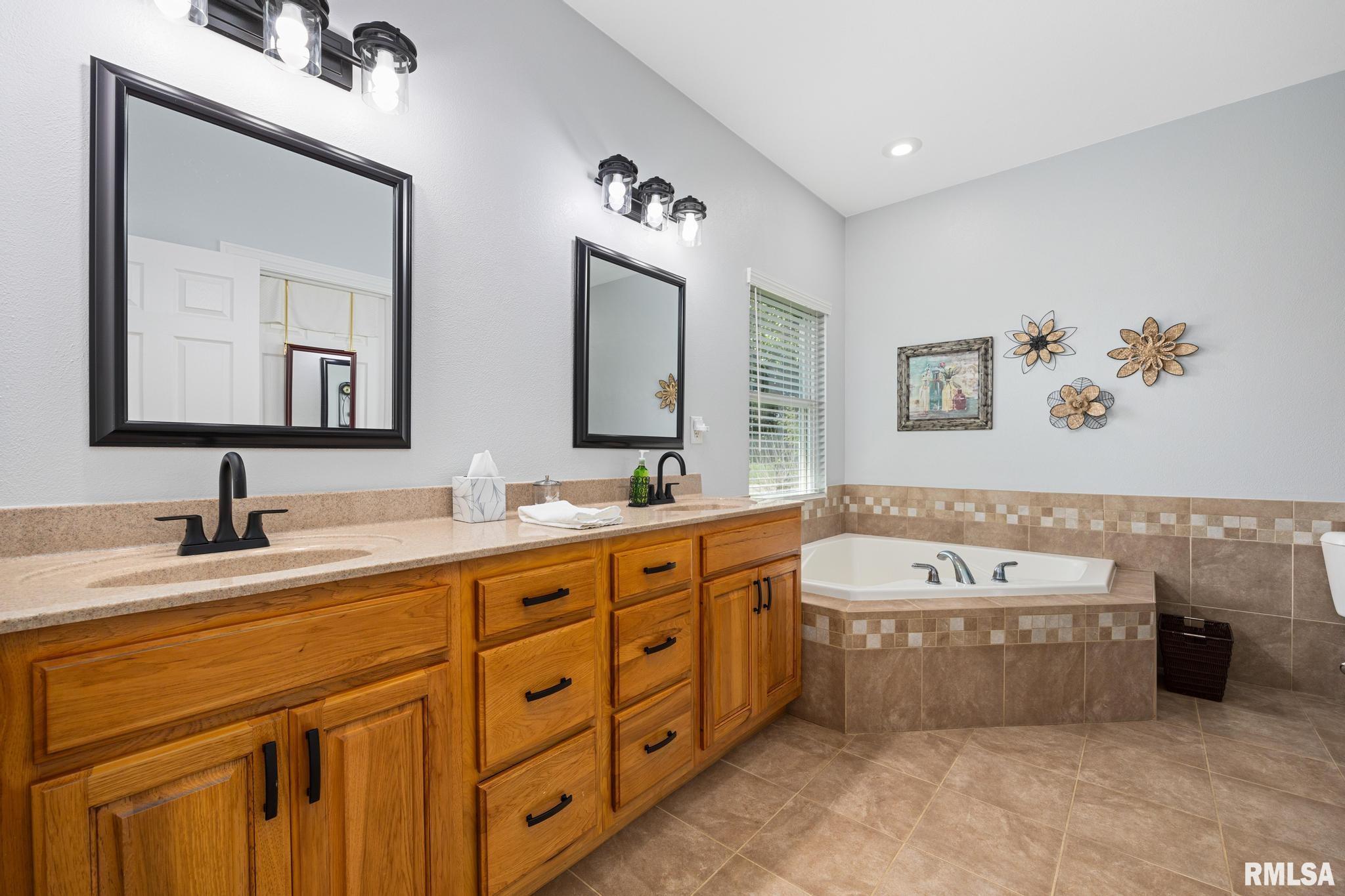 8008 W Thorngate Drive, Mapleton, Illinois image 21