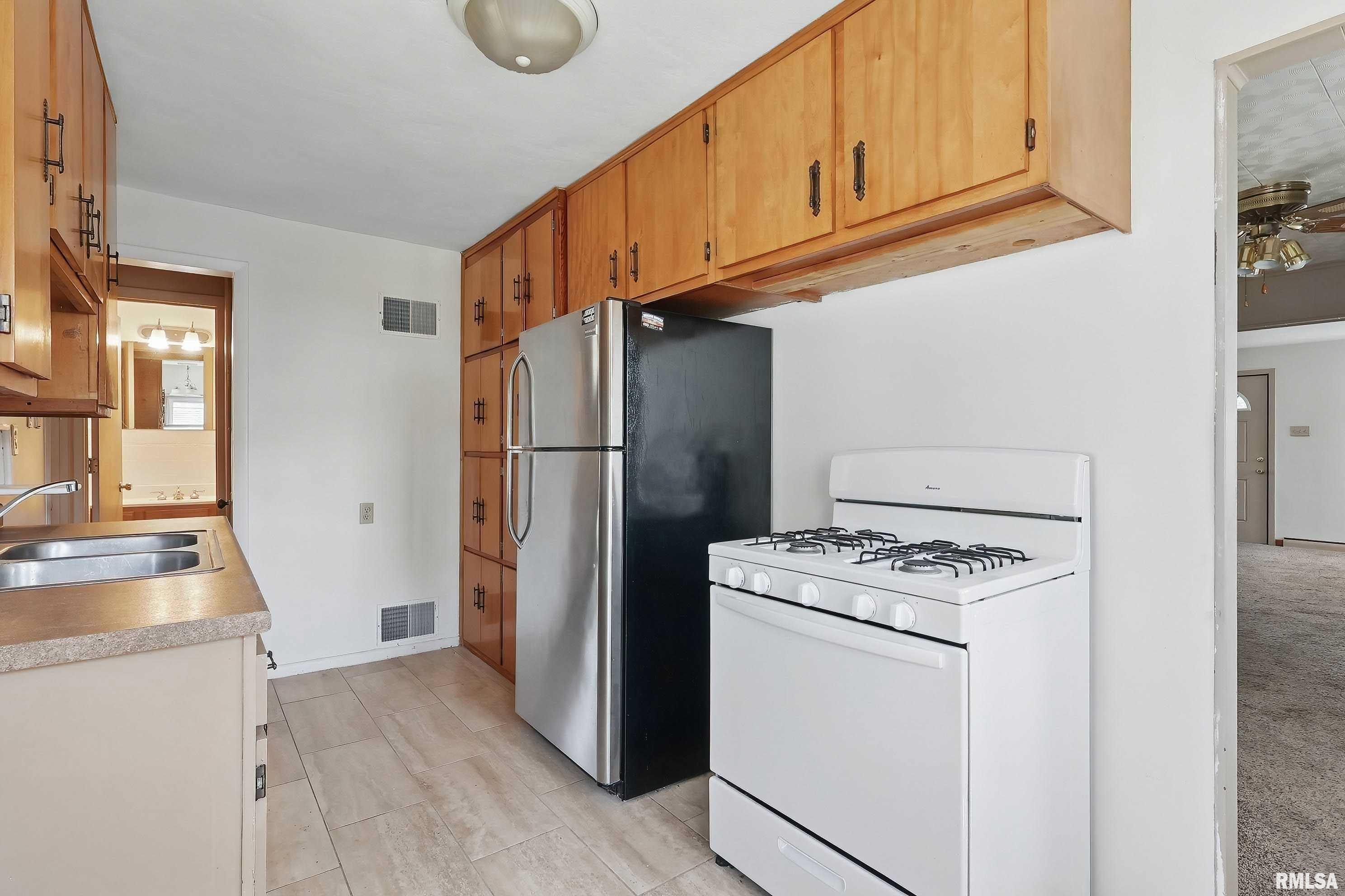 930 Ten Plus Street, Bettendorf, Iowa image 6