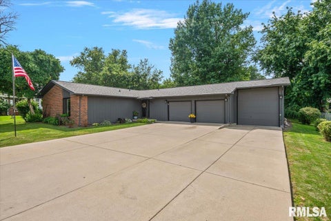 Homes For Sale - 903 6th Street<br/> Pawnee, IL 62558