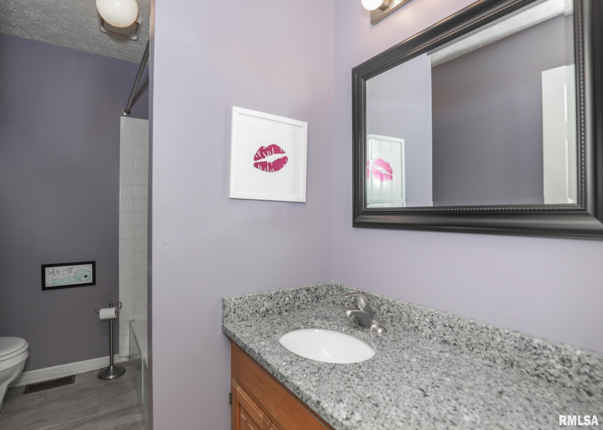 4760 Apple Valley Drive, Bettendorf, Iowa image 23