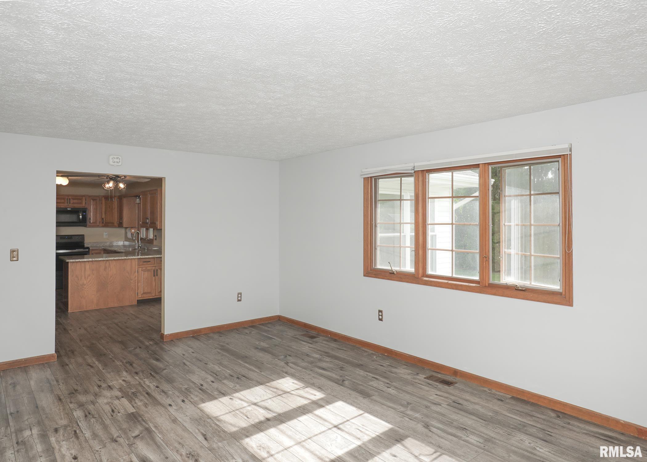 4760 Apple Valley Drive, Bettendorf, Iowa image 8