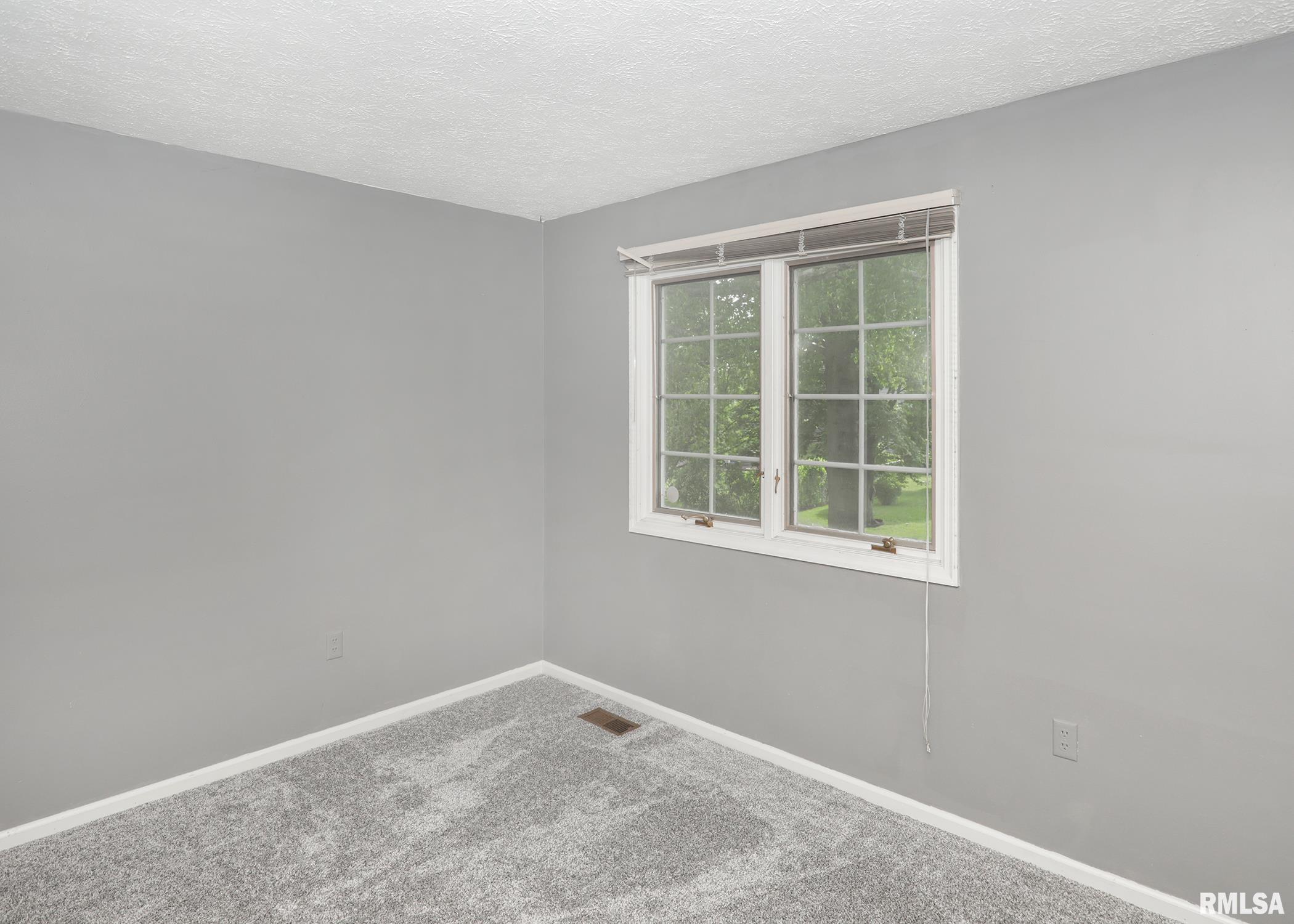 4760 Apple Valley Drive, Bettendorf, Iowa image 19