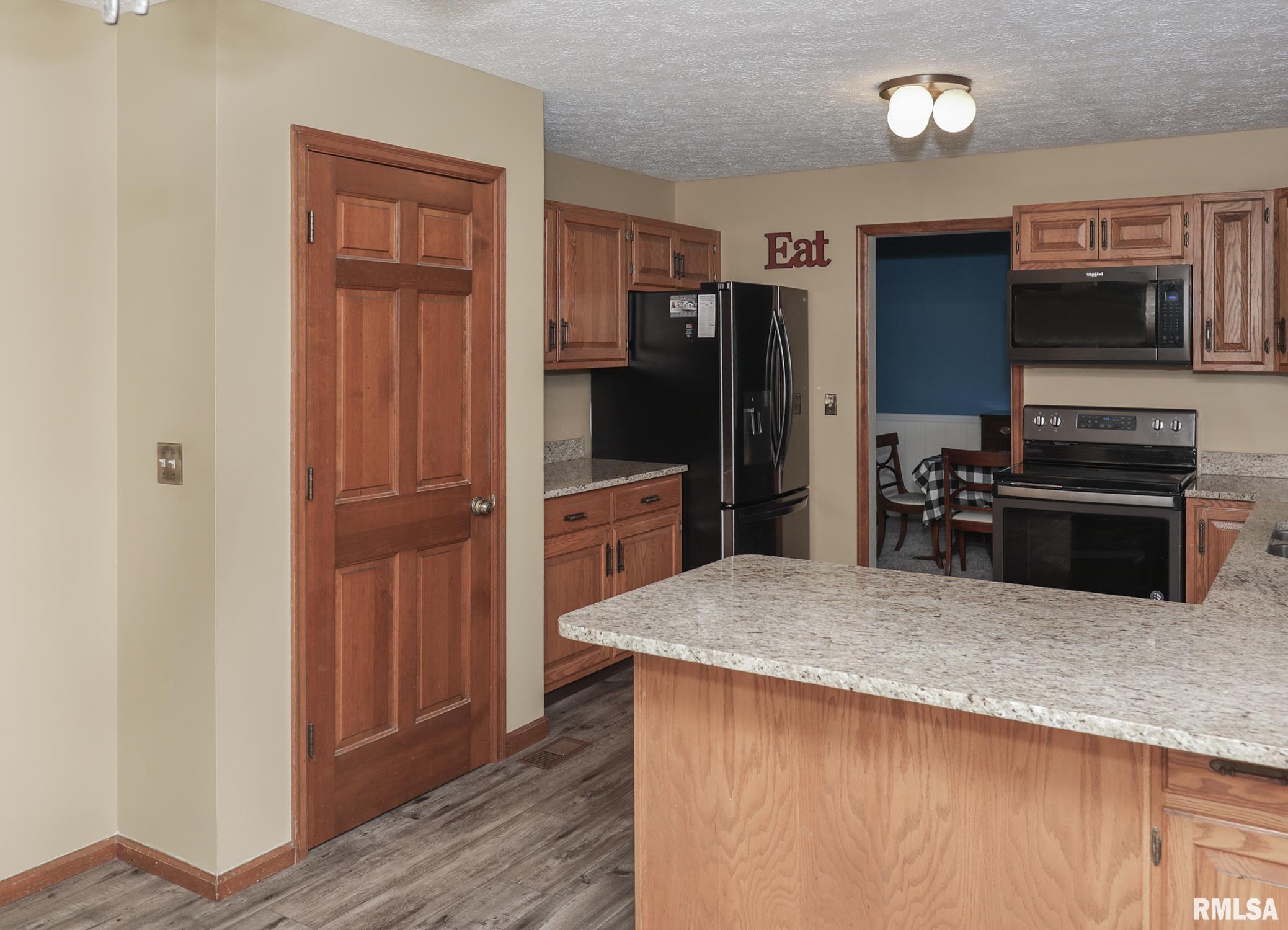 4760 Apple Valley Drive, Bettendorf, Iowa image 10