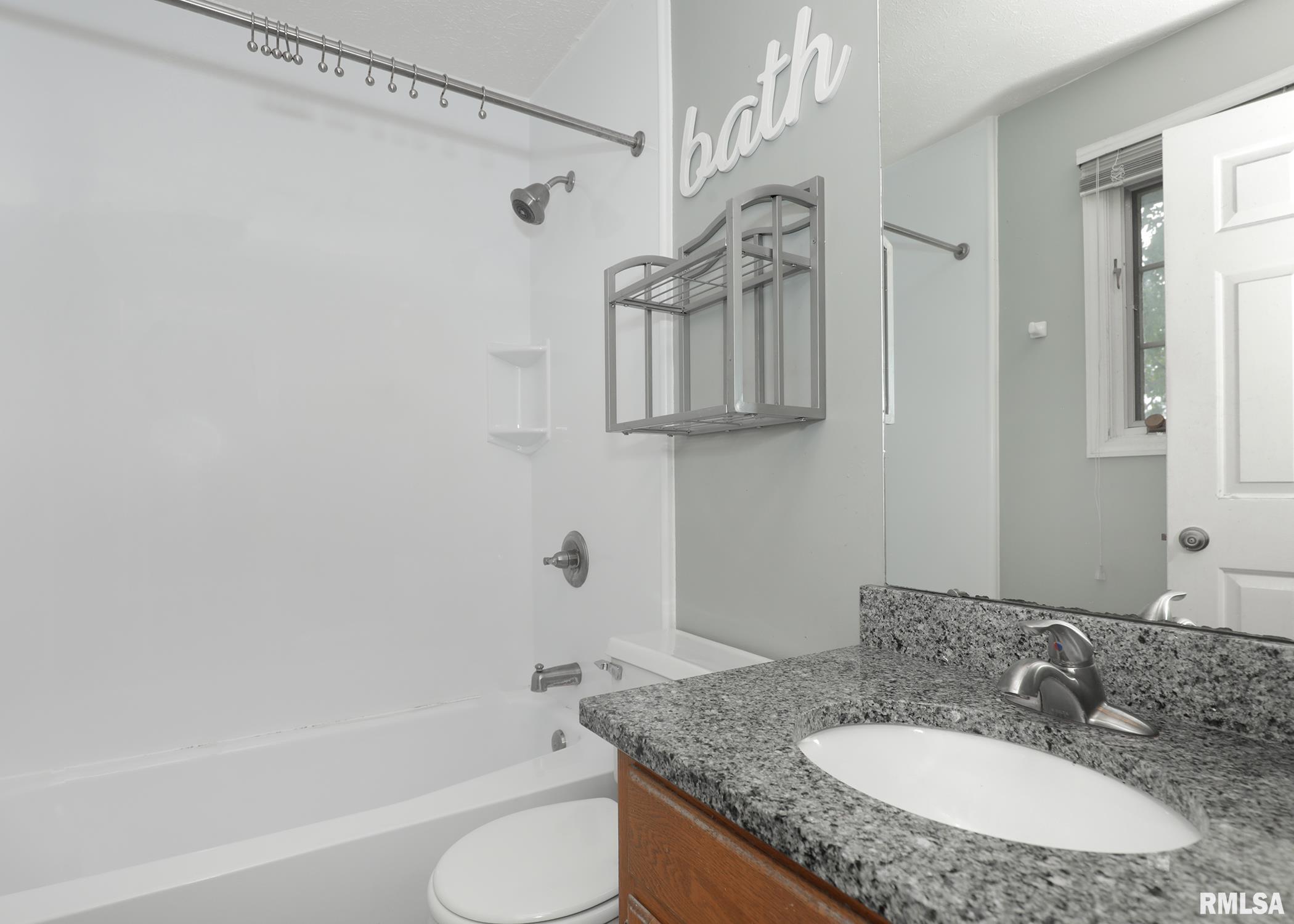 4760 Apple Valley Drive, Bettendorf, Iowa image 25