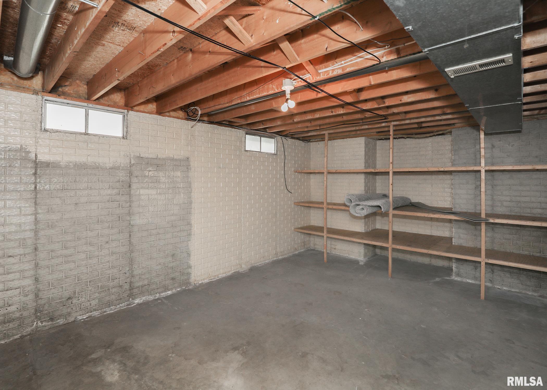 4760 Apple Valley Drive, Bettendorf, Iowa image 34