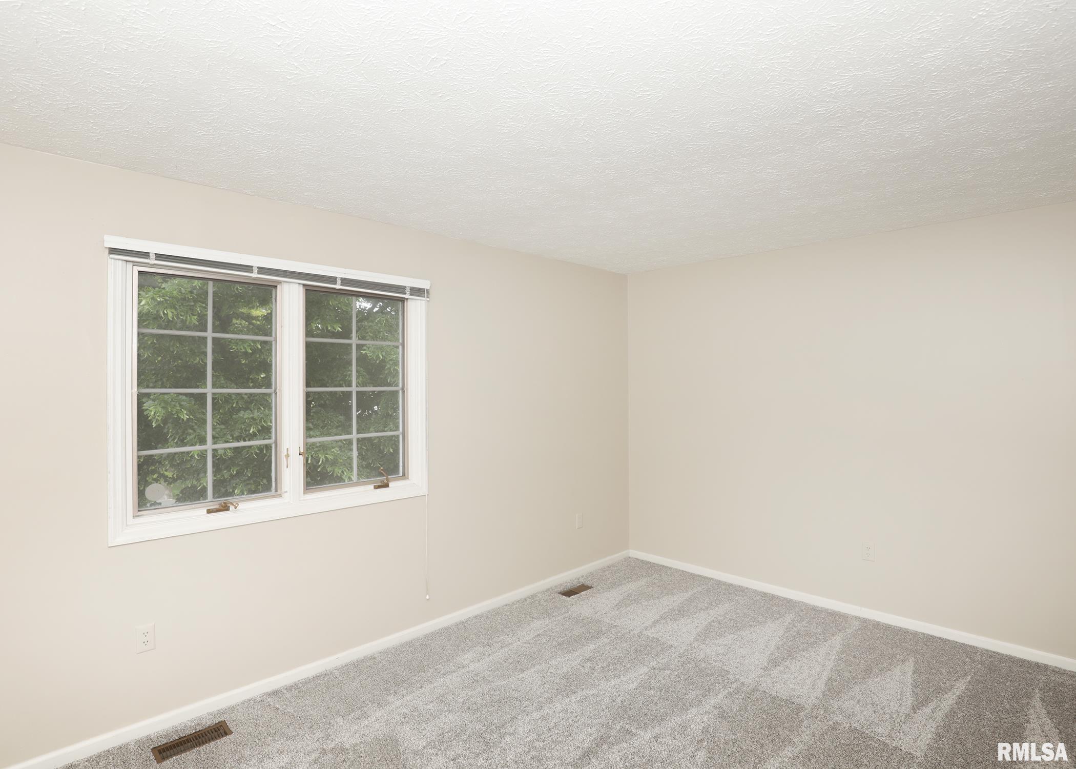 4760 Apple Valley Drive, Bettendorf, Iowa image 28