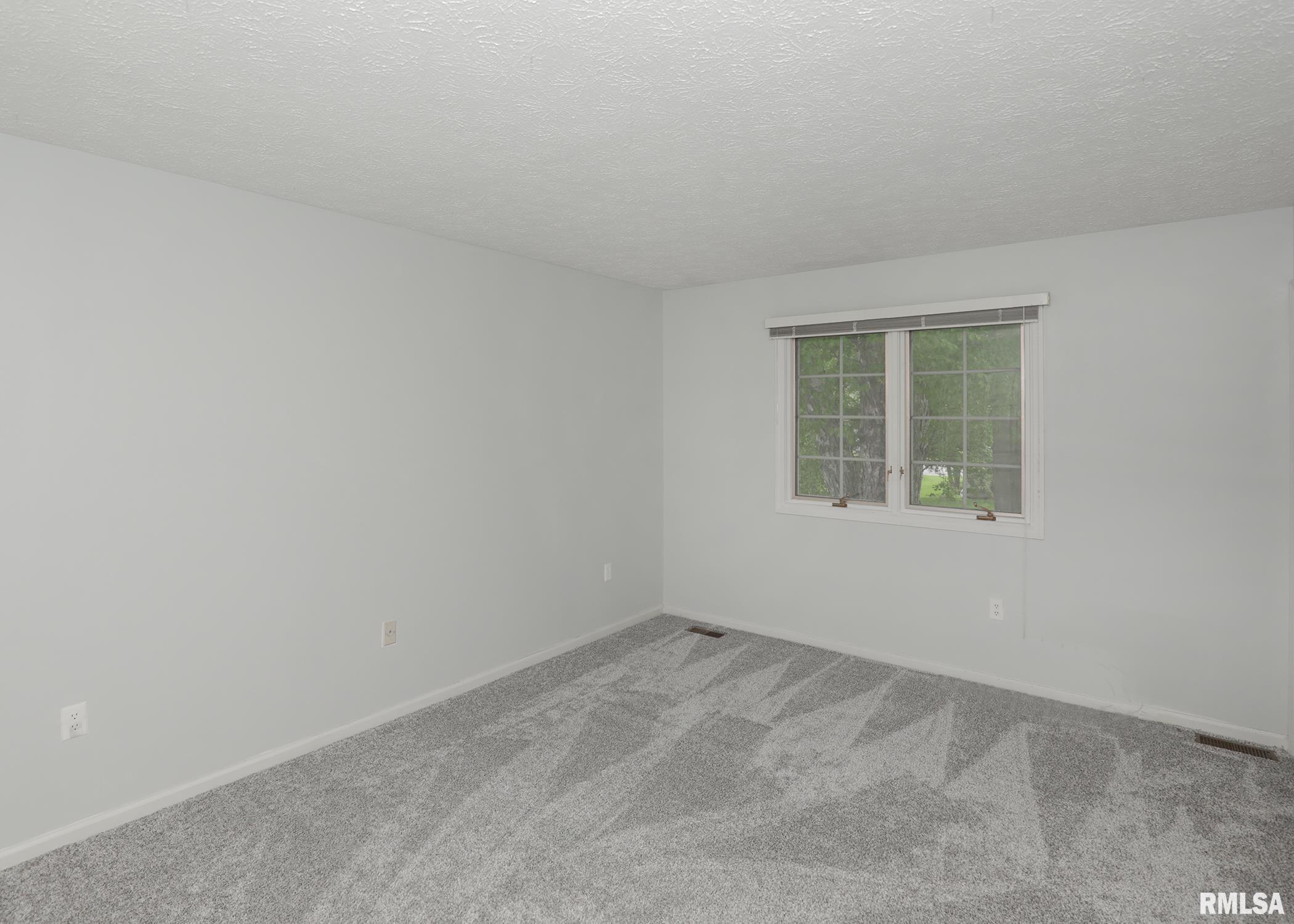 4760 Apple Valley Drive, Bettendorf, Iowa image 24