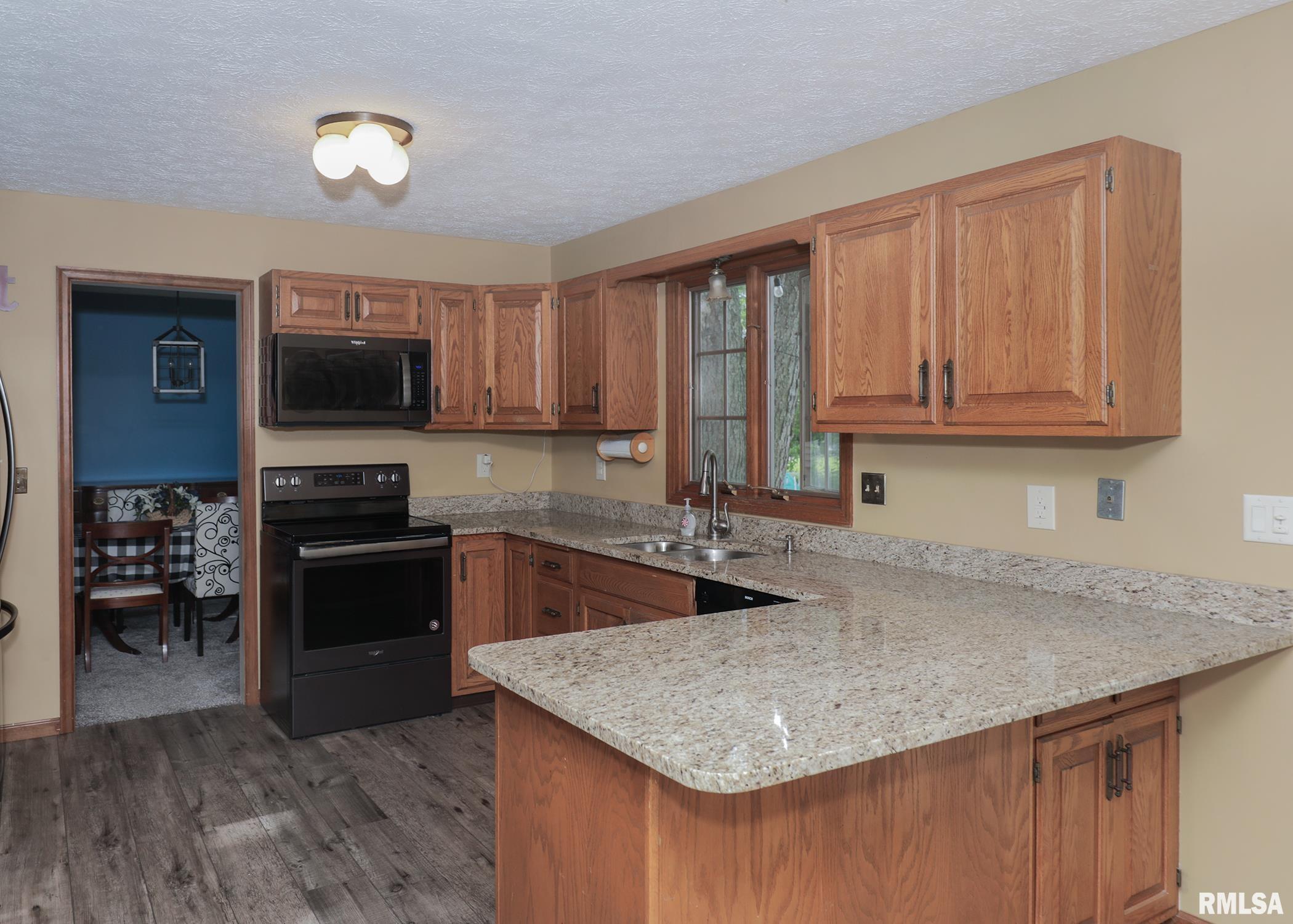 4760 Apple Valley Drive, Bettendorf, Iowa image 9