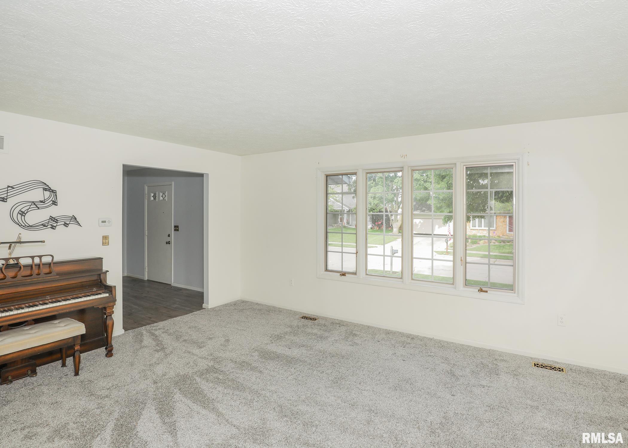 4760 Apple Valley Drive, Bettendorf, Iowa image 14