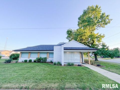 Homes For Sale - 107 W Ann Street<br/> Woodford County, Roanoke, IL 61561