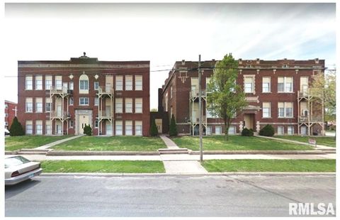 Multifamily For Sale - 218 & 220 S Broad Street #A-L BLD 1    A-L BLD 2<br/> Carlinville, IL 62626